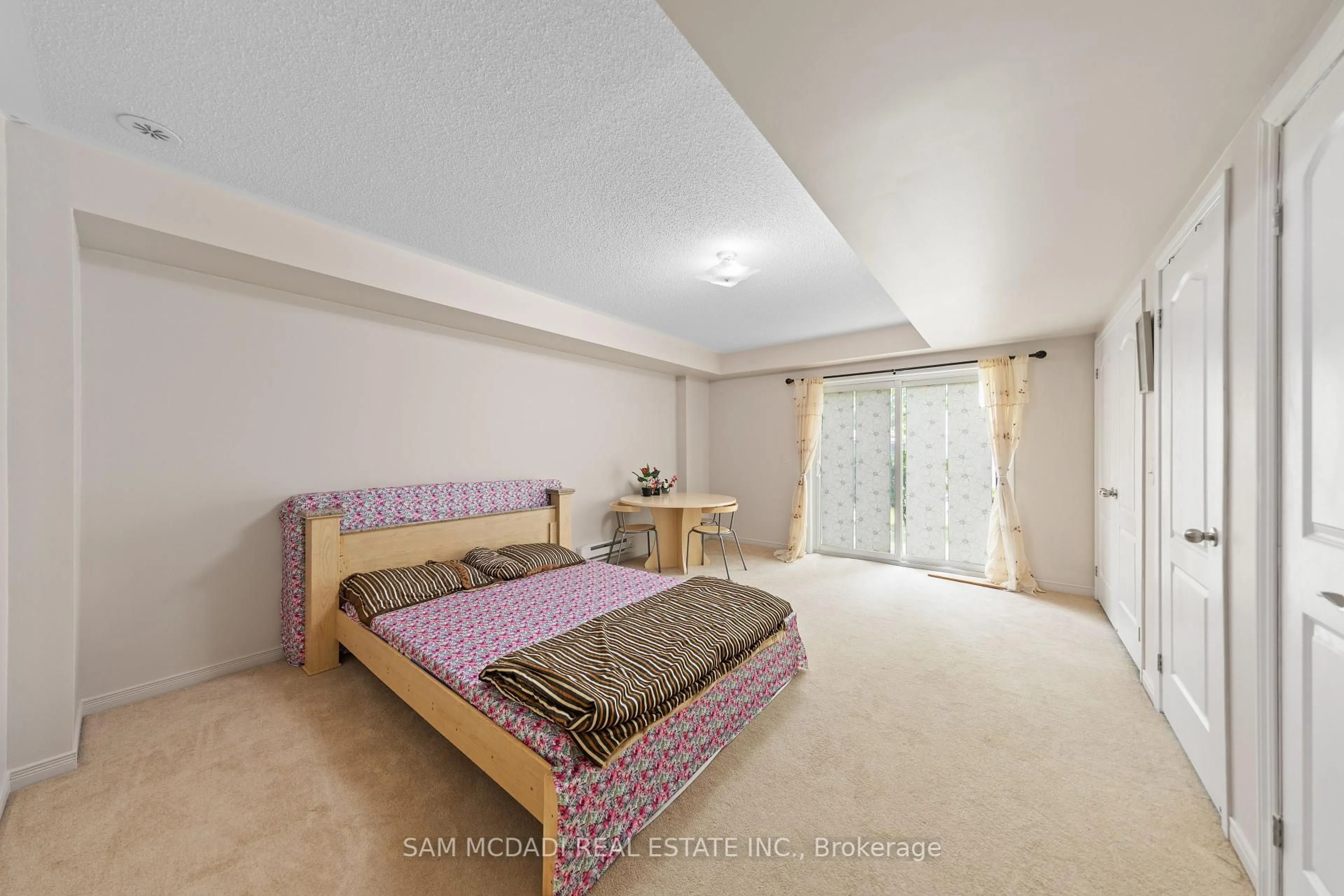Bedroom with bed, unknown for 103 Cedar Lake Cres, Brampton Ontario L6Y 0R1