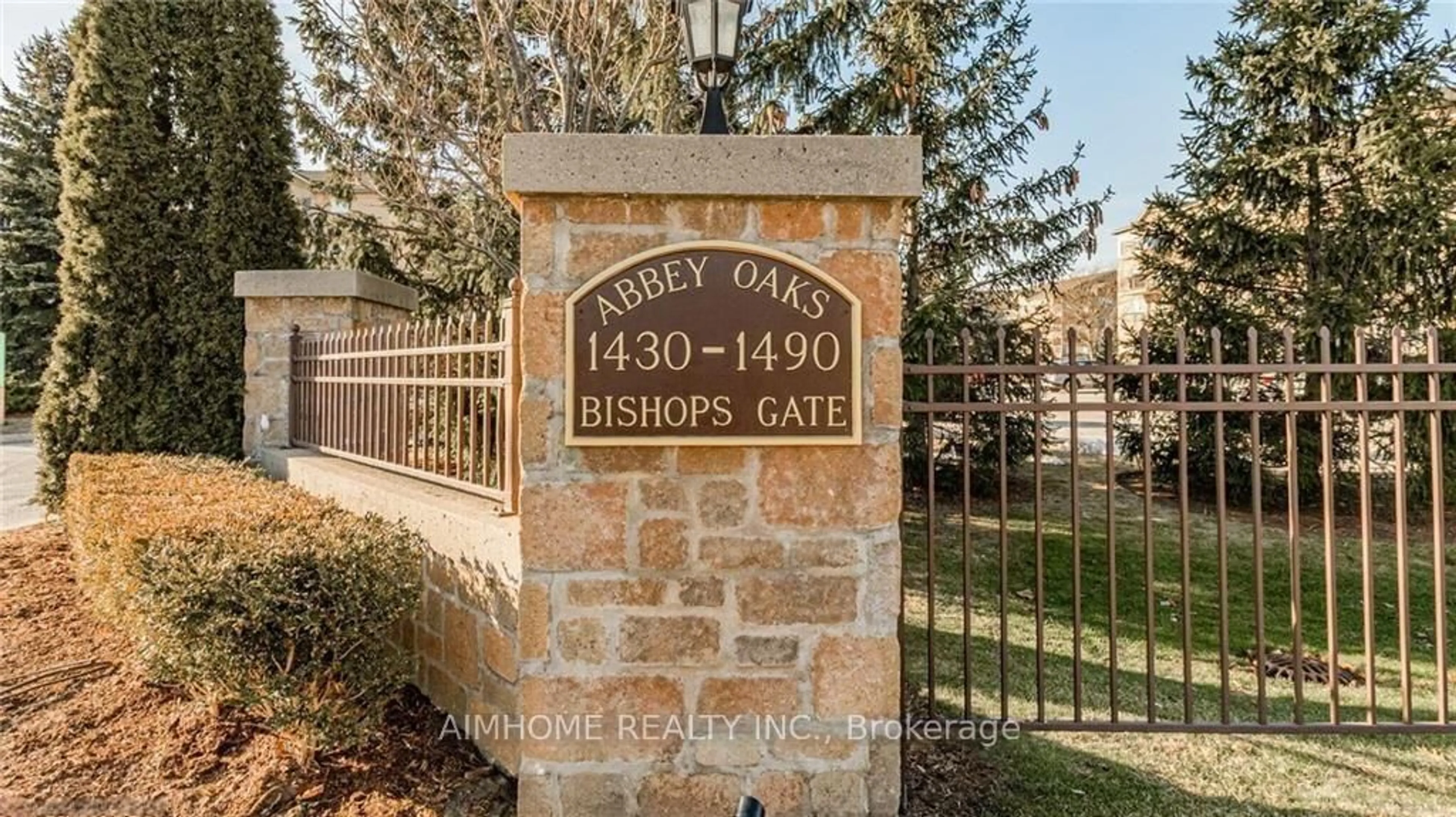 Indoor entryway for 1450 BISHOPS Gate #310, Oakville Ontario L6M 4N1