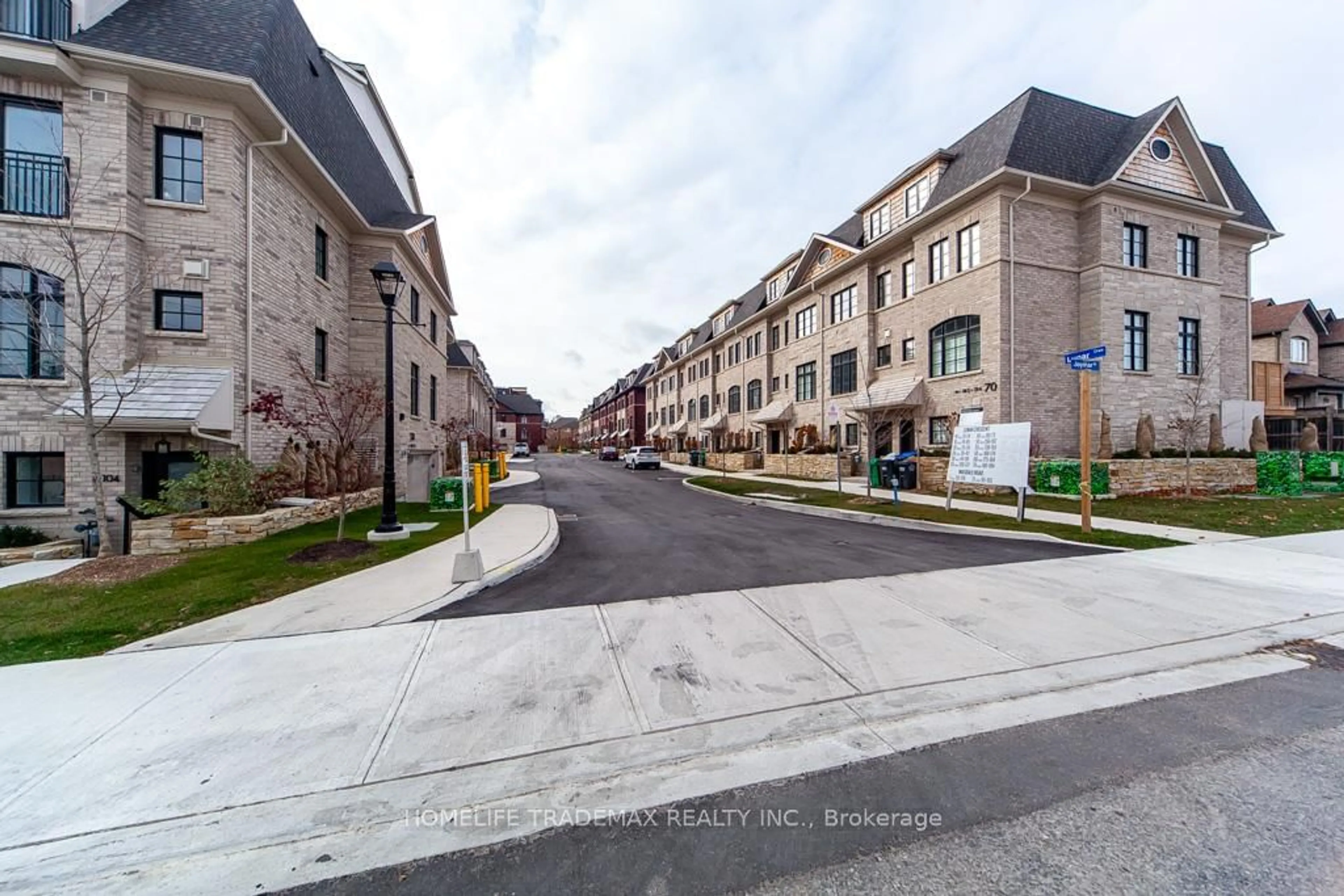 A pic from outside/outdoor area/front of a property/back of a property/a pic from drone, street for 40 Lunar Cres Cres #70, Mississauga Ontario L5M 2R4