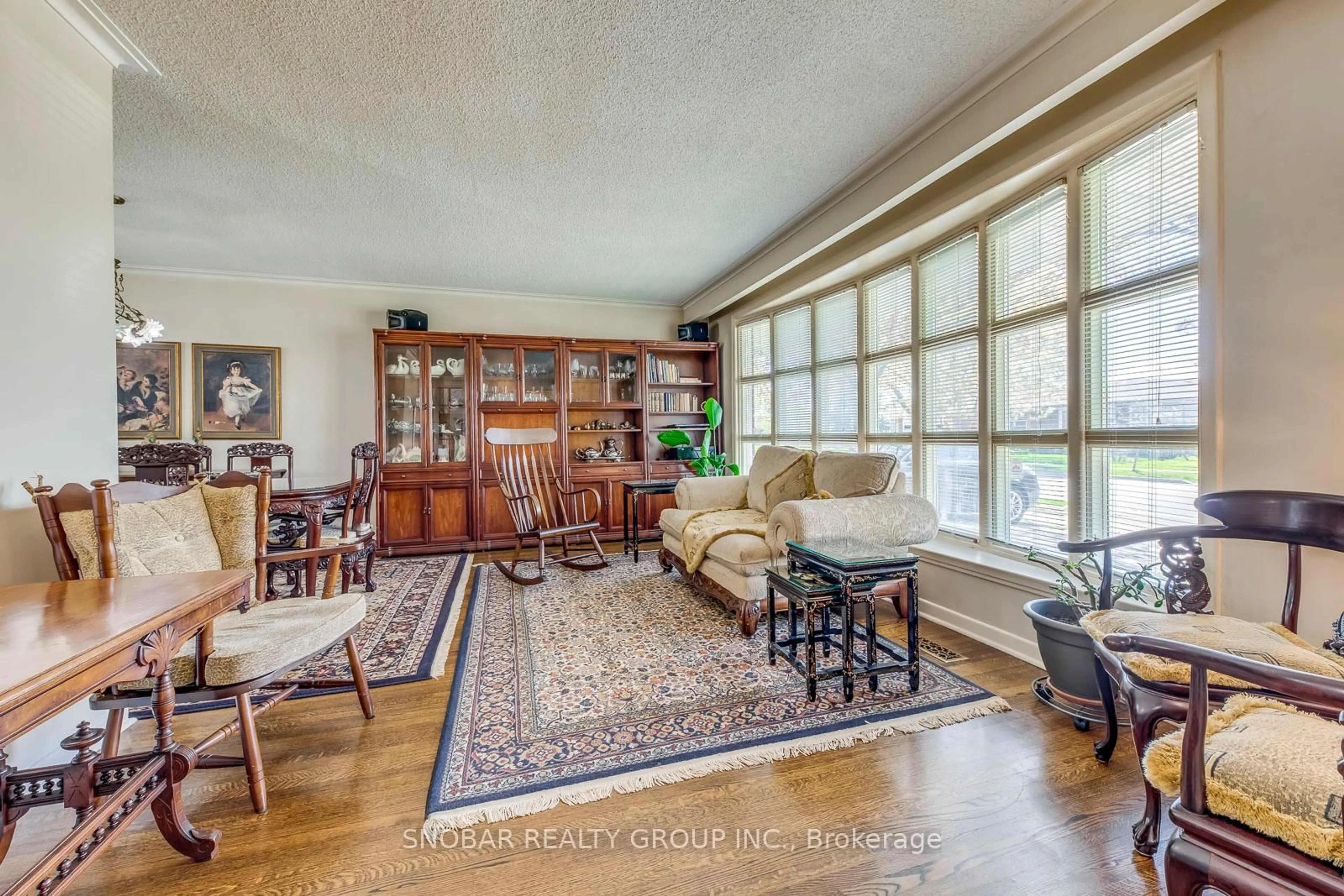 Living room with furniture, unknown for 61 Brampton Rd, Toronto Ontario M9R 3J8