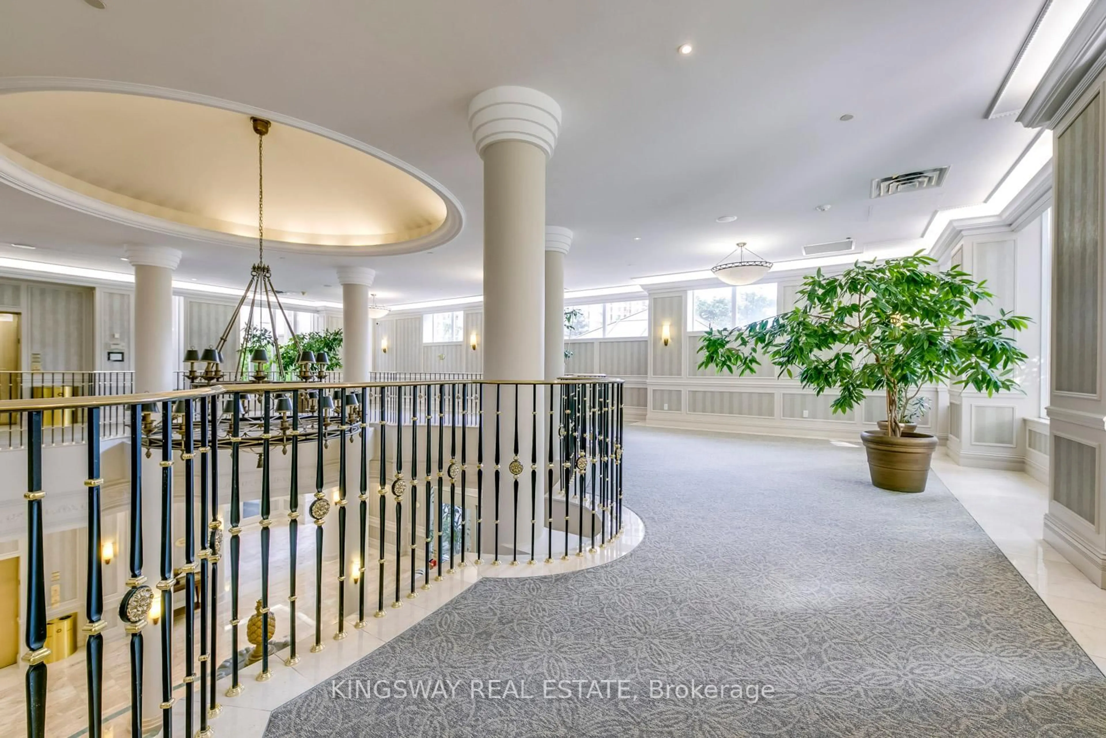 Indoor foyer for 35 Kingsbridge Garden Circ #708, Mississauga Ontario L5R 3Z5