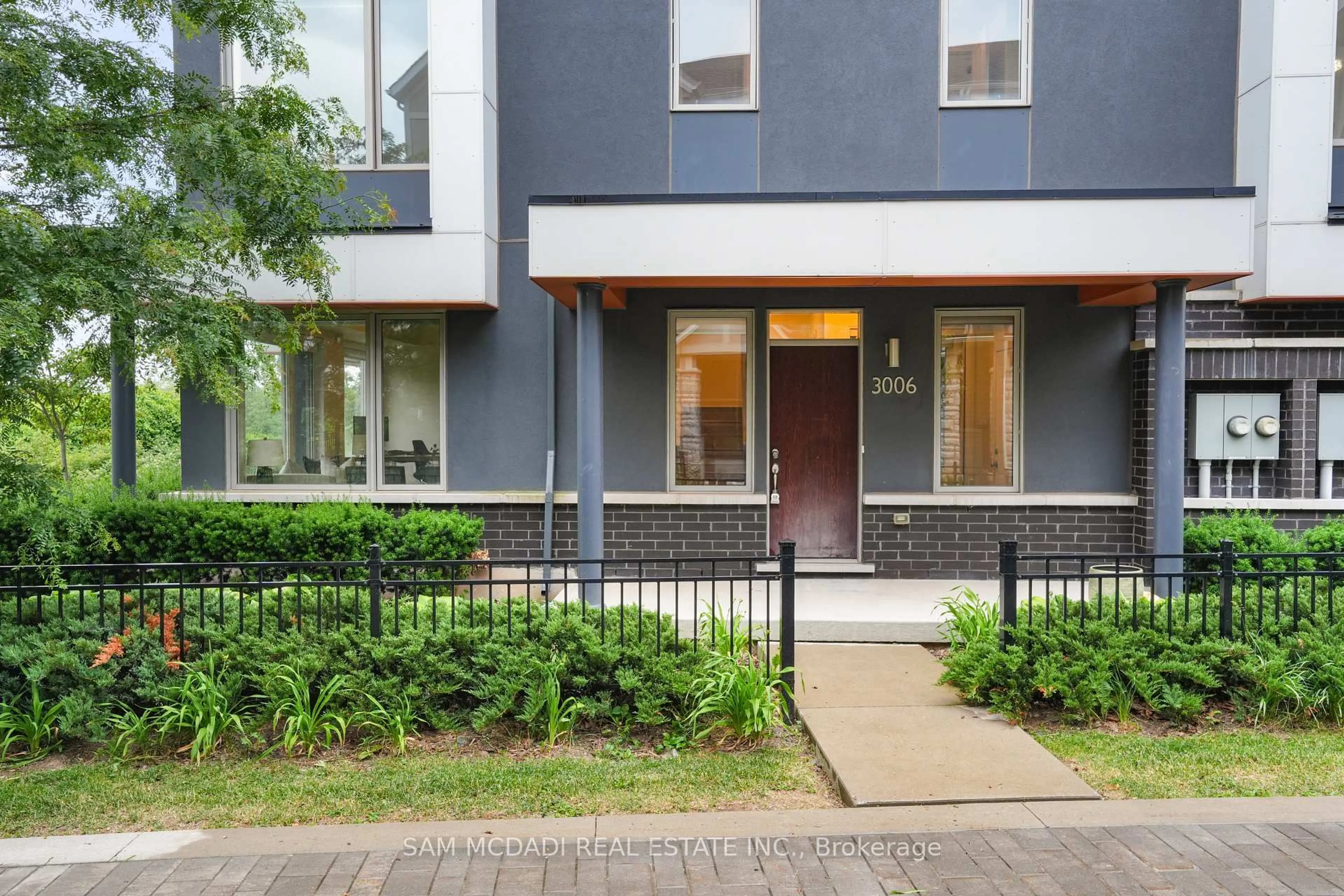 Patio, street for 3006 Creekshore Common #34, Oakville Ontario L6M 0Y6