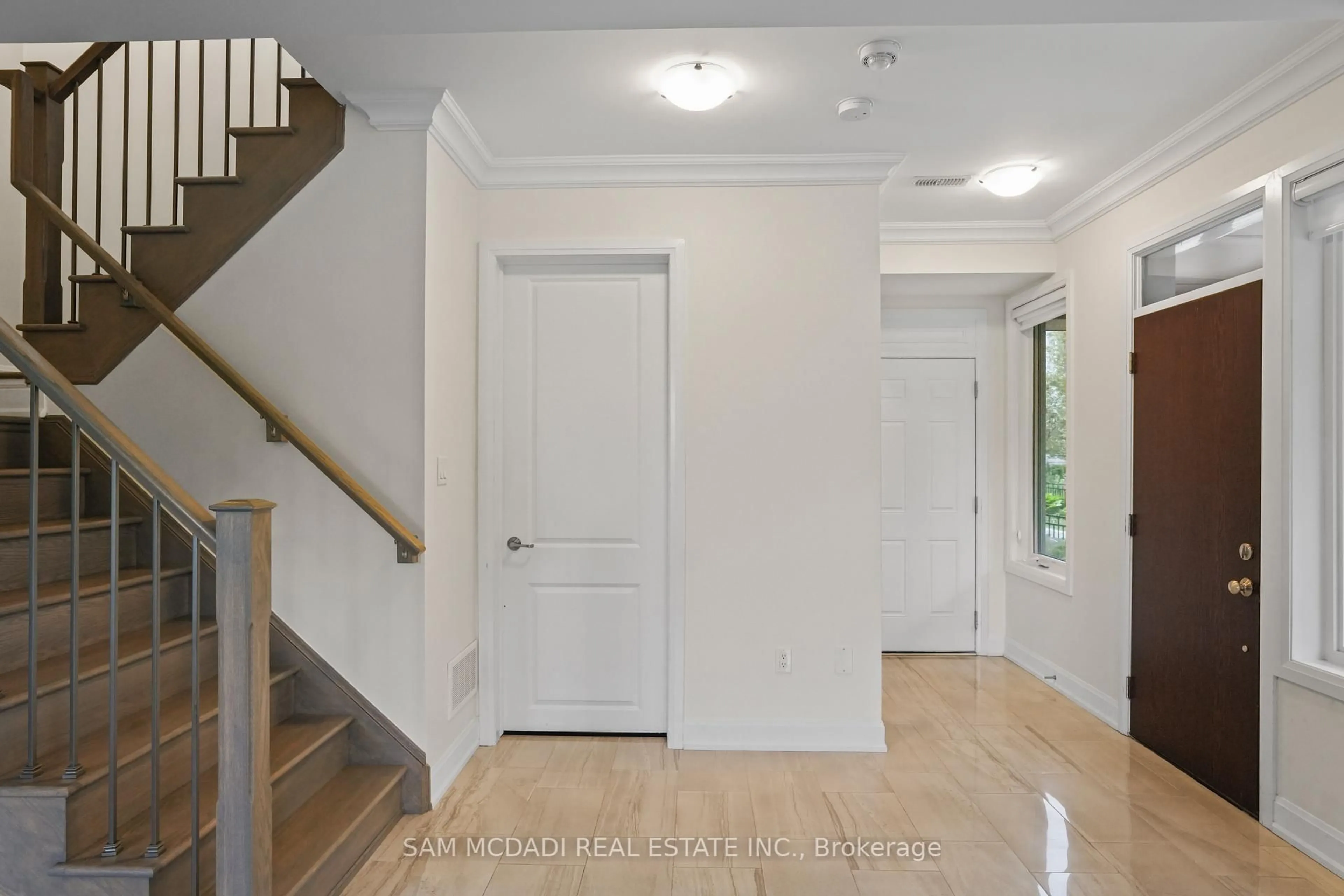 Indoor entryway for 3006 Creekshore Common #34, Oakville Ontario L6M 0Y6
