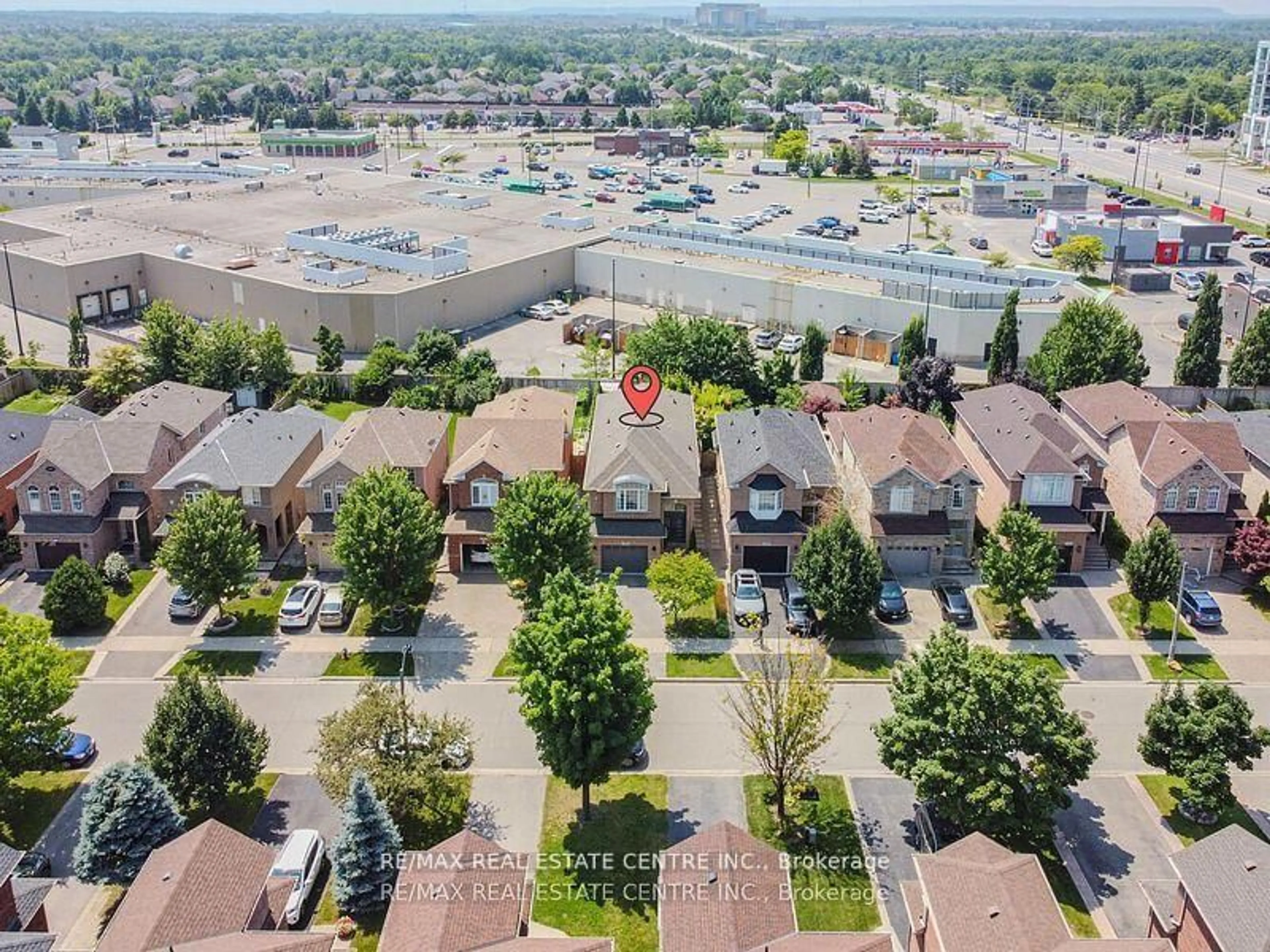 A pic from outside/outdoor area/front of a property/back of a property/a pic from drone, street for 2498 Longridge Cres, Oakville Ontario L6H 6S2