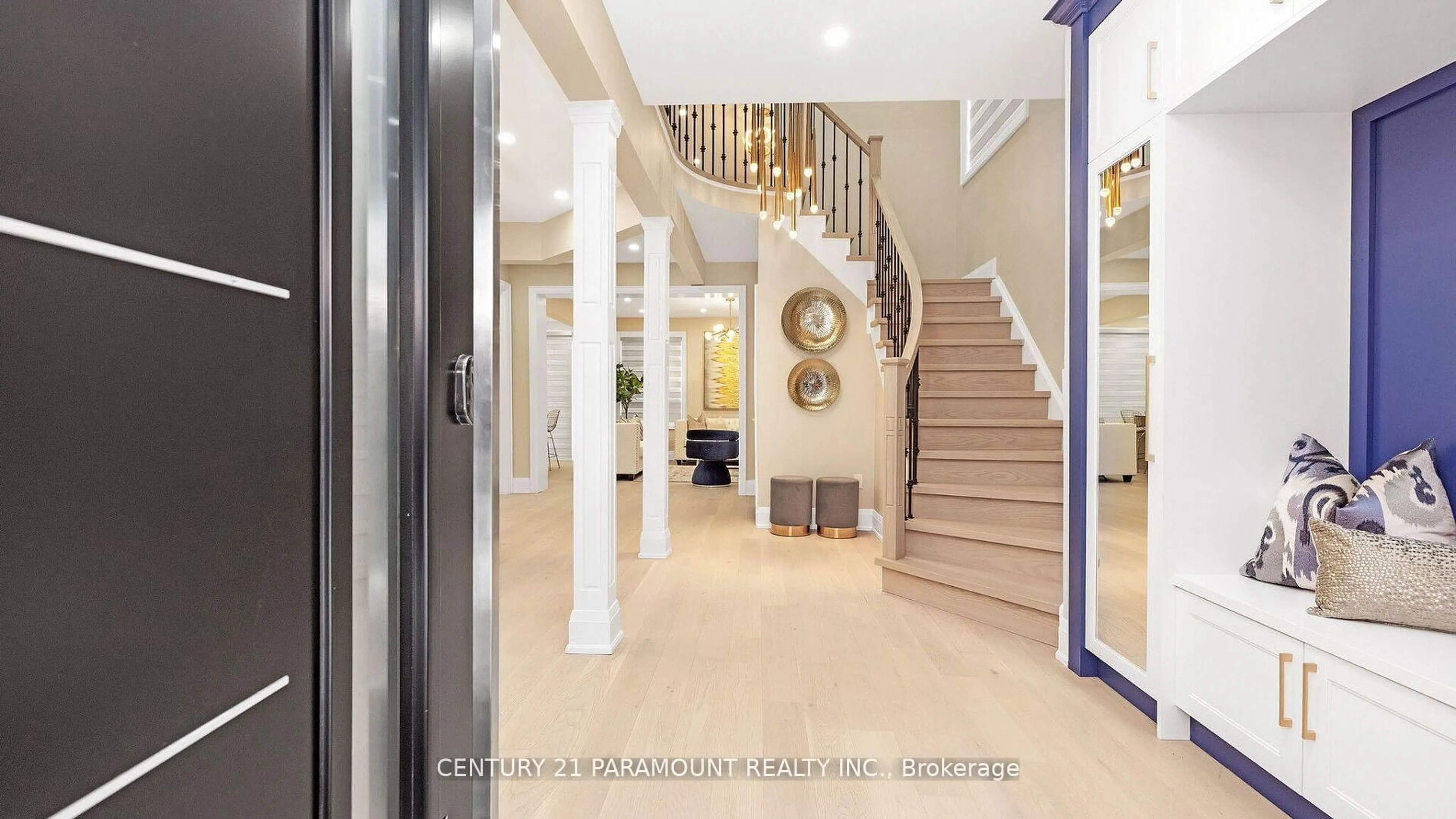 Indoor foyer for 22 Maldives Cres, Brampton Ontario L6P 1L5