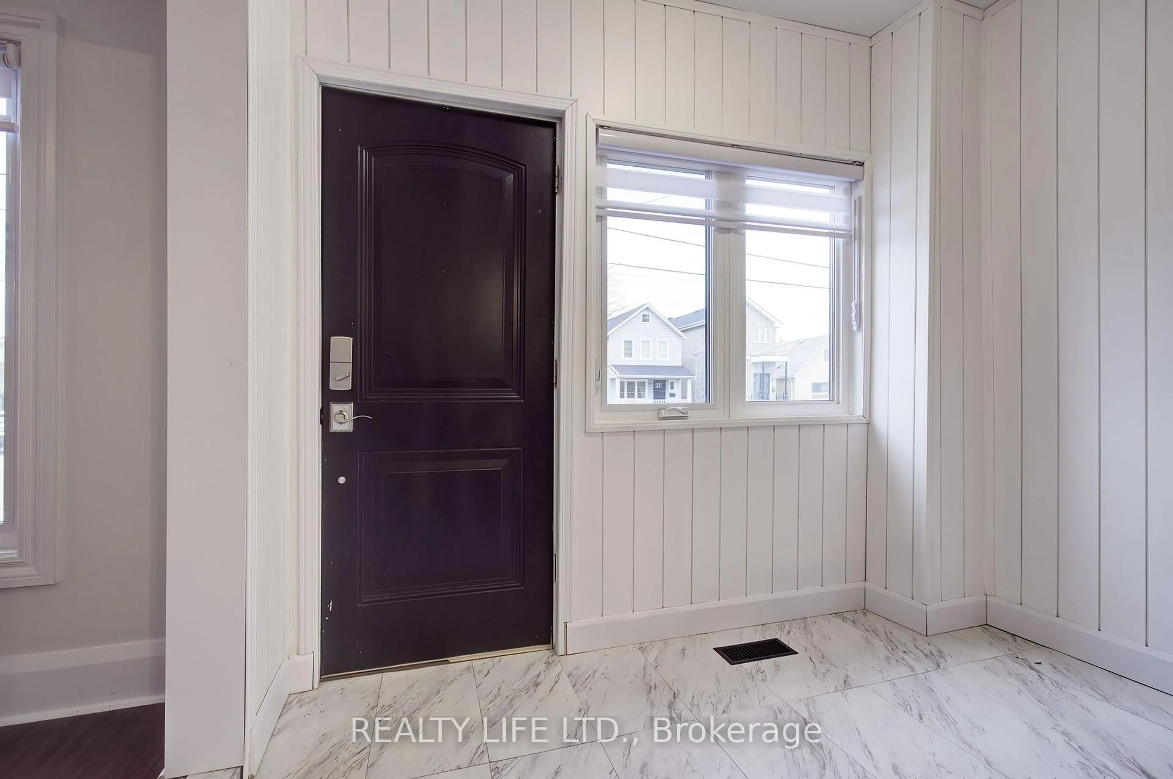 Indoor entryway for 293 Melrose St, Toronto Ontario M8Z 1G7