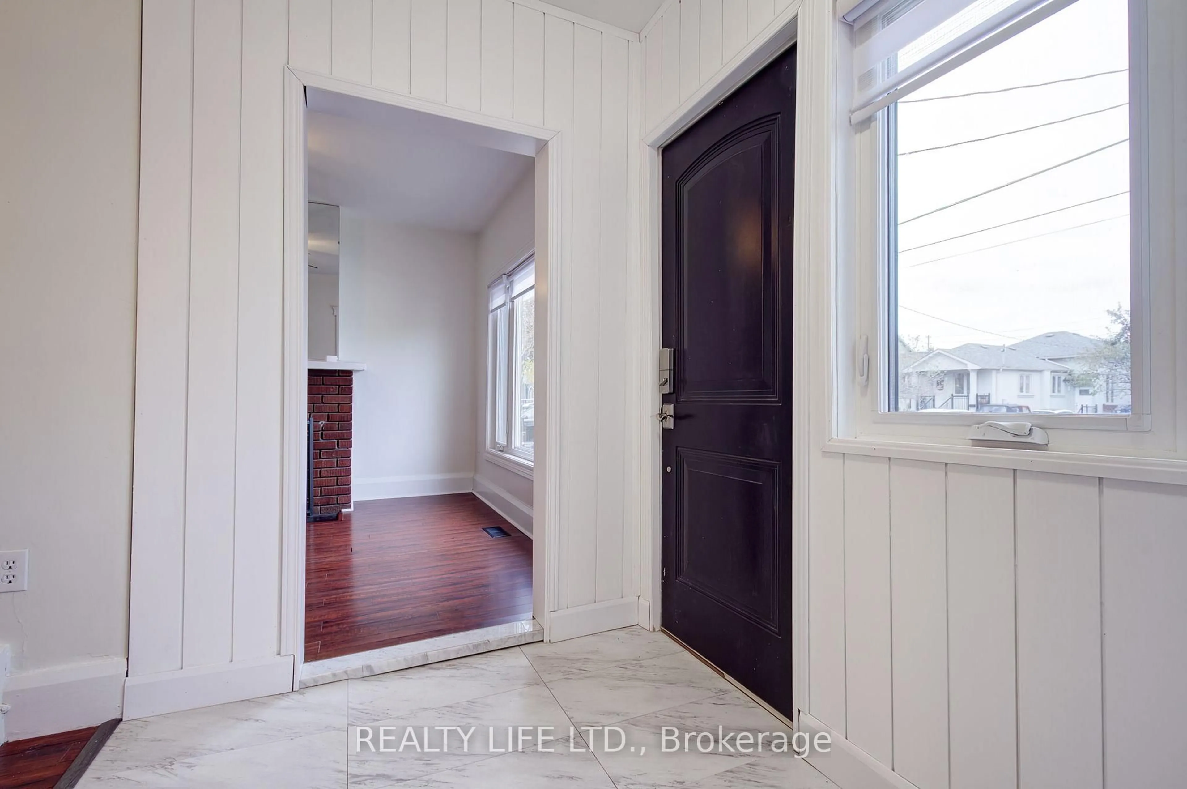 Indoor entryway for 293 Melrose St, Toronto Ontario M8Z 1G7