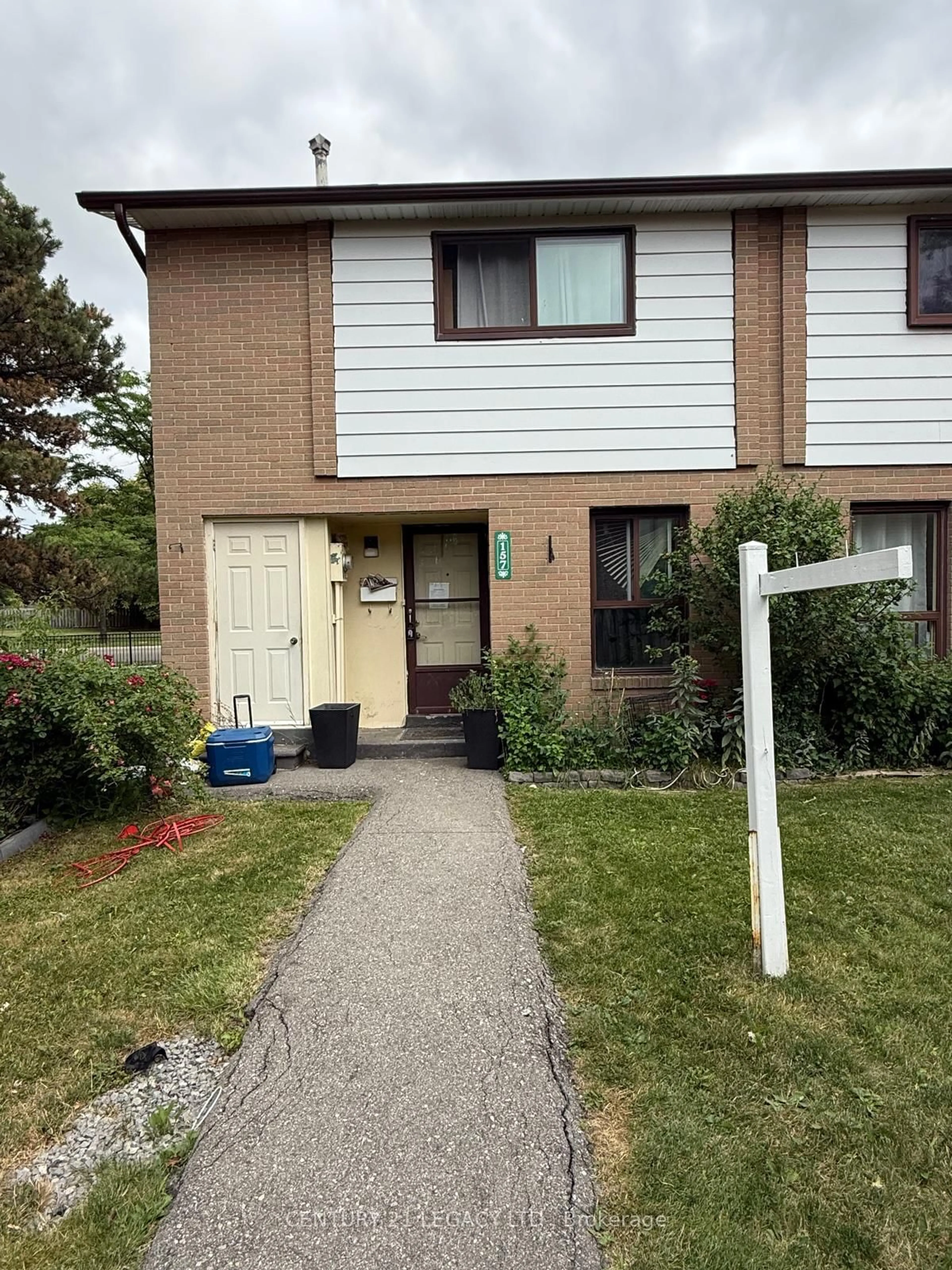 Home with vinyl exterior material, street for 157 Fleetwood Cres, Brampton Ontario L6T 2E6