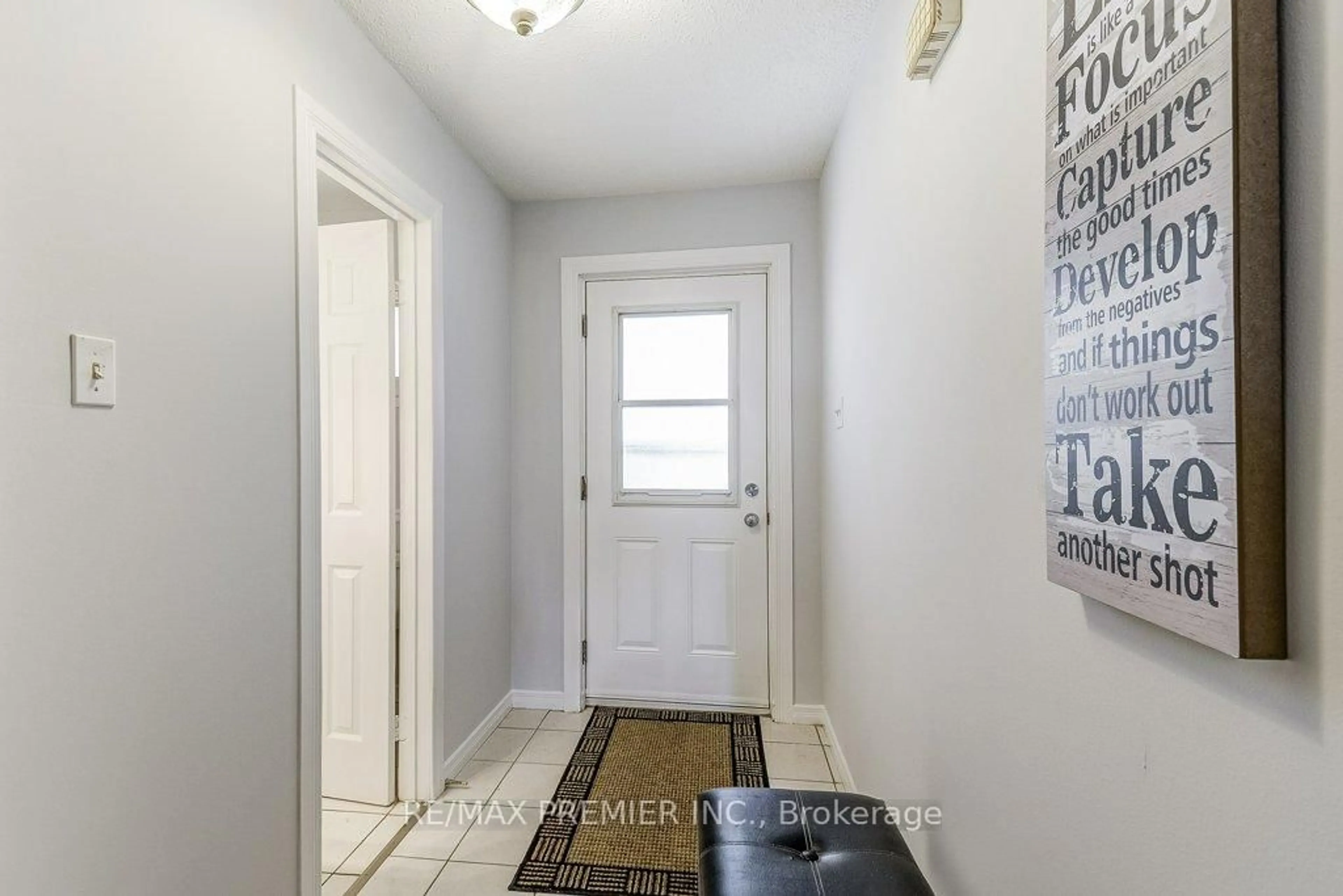 Indoor entryway for 2670 Battleford Rd #81, Mississauga Ontario L5N 2S7
