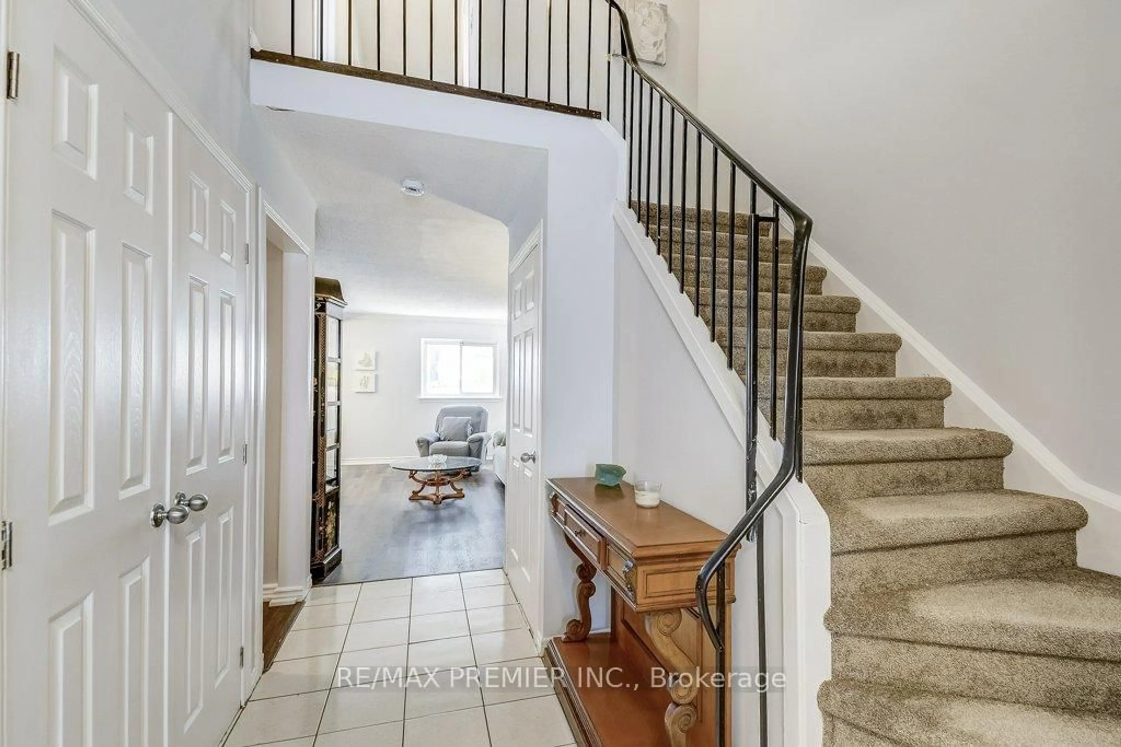 Indoor entryway for 2670 Battleford Rd #81, Mississauga Ontario L5N 2S7