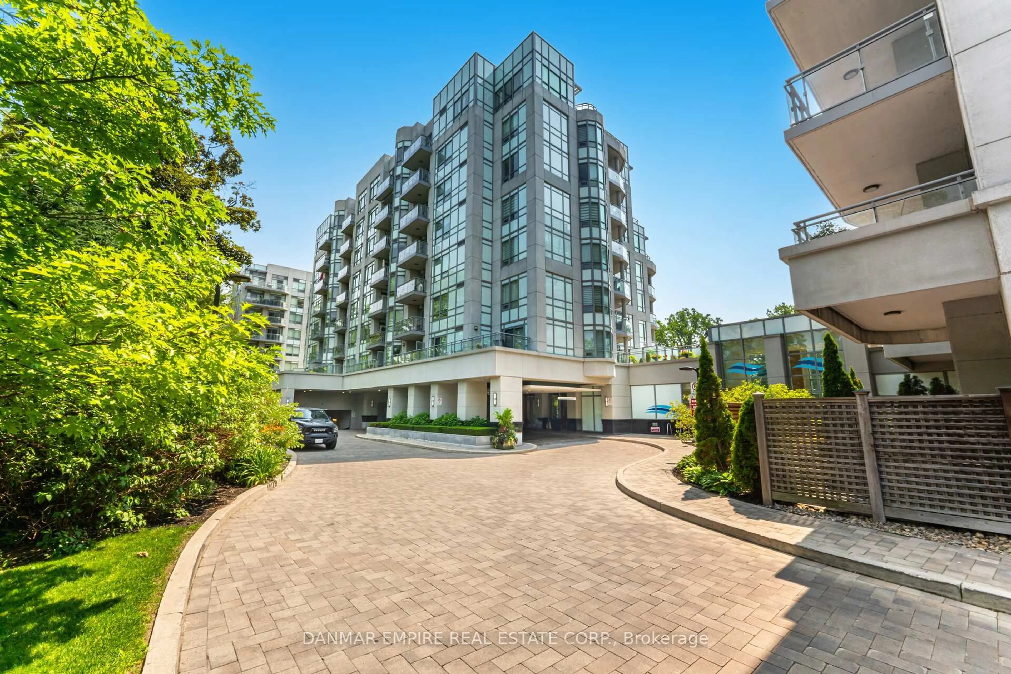 Indoor foyer for 3500 Lakeshore Rd #604, Oakville Ontario L6L 0B4