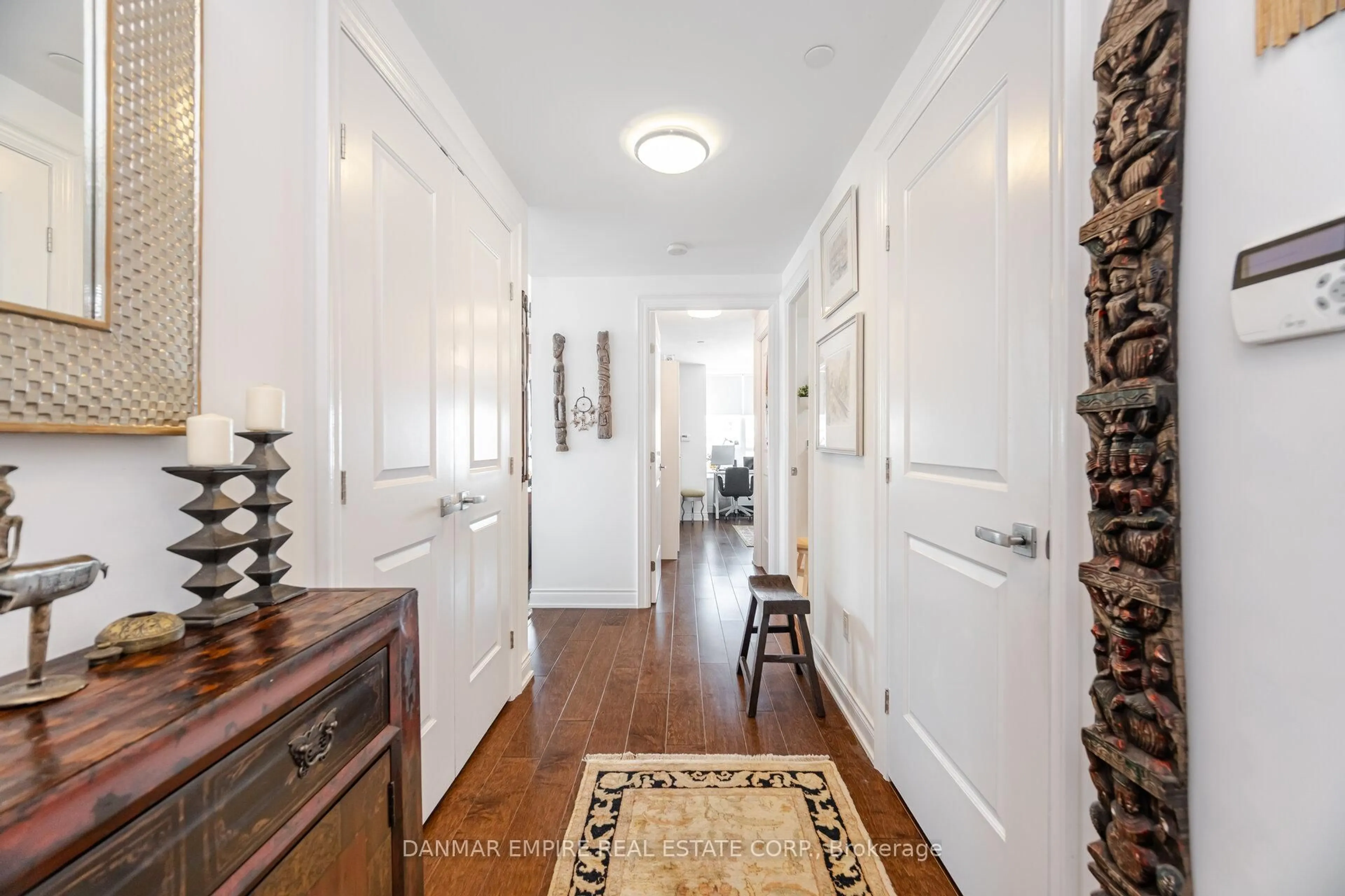 Indoor entryway for 3500 Lakeshore Rd #604, Oakville Ontario L6L 0B4