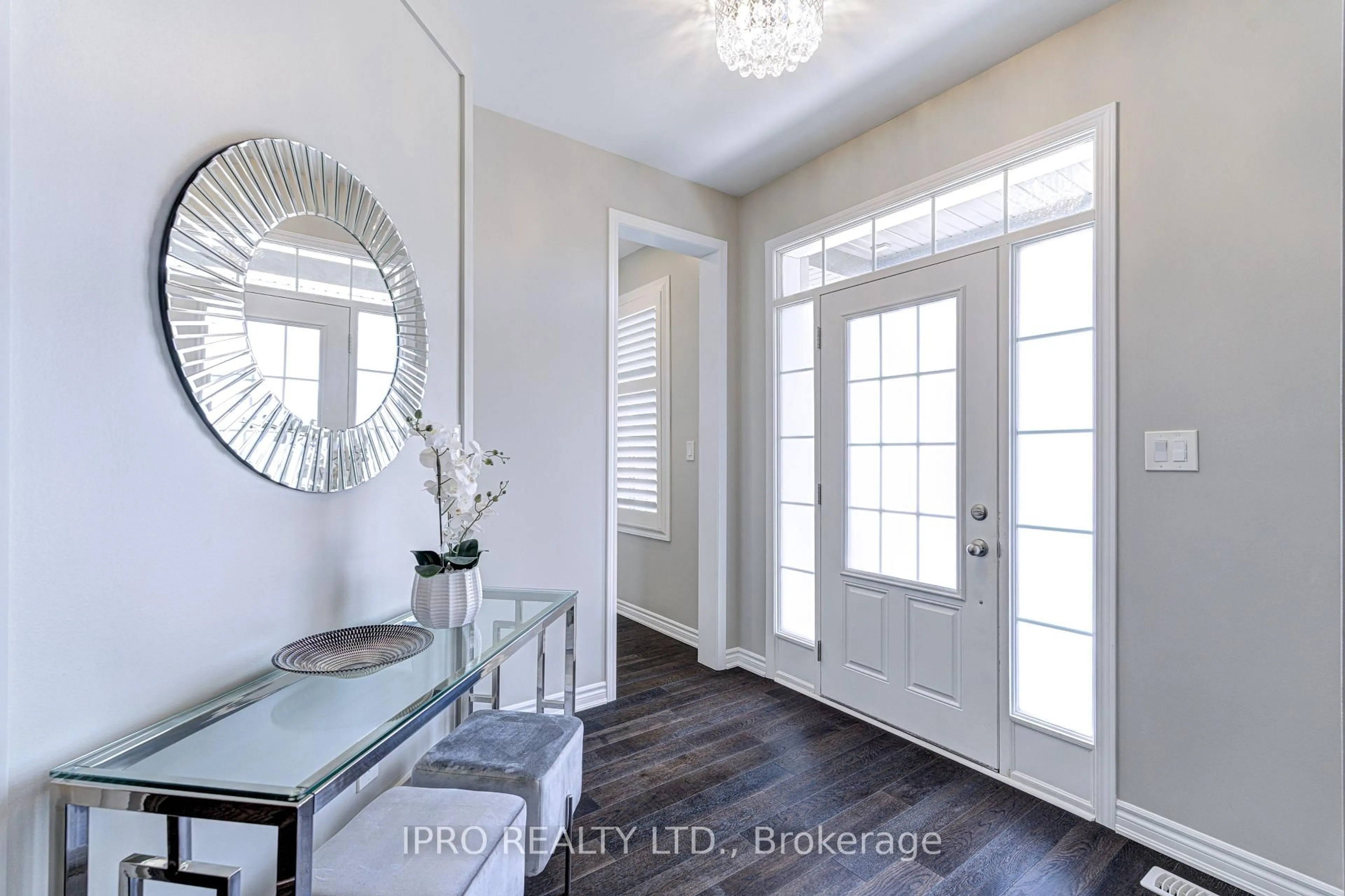 Indoor entryway for 1393 Farmstead Dr, Milton Ontario L9E 1K4