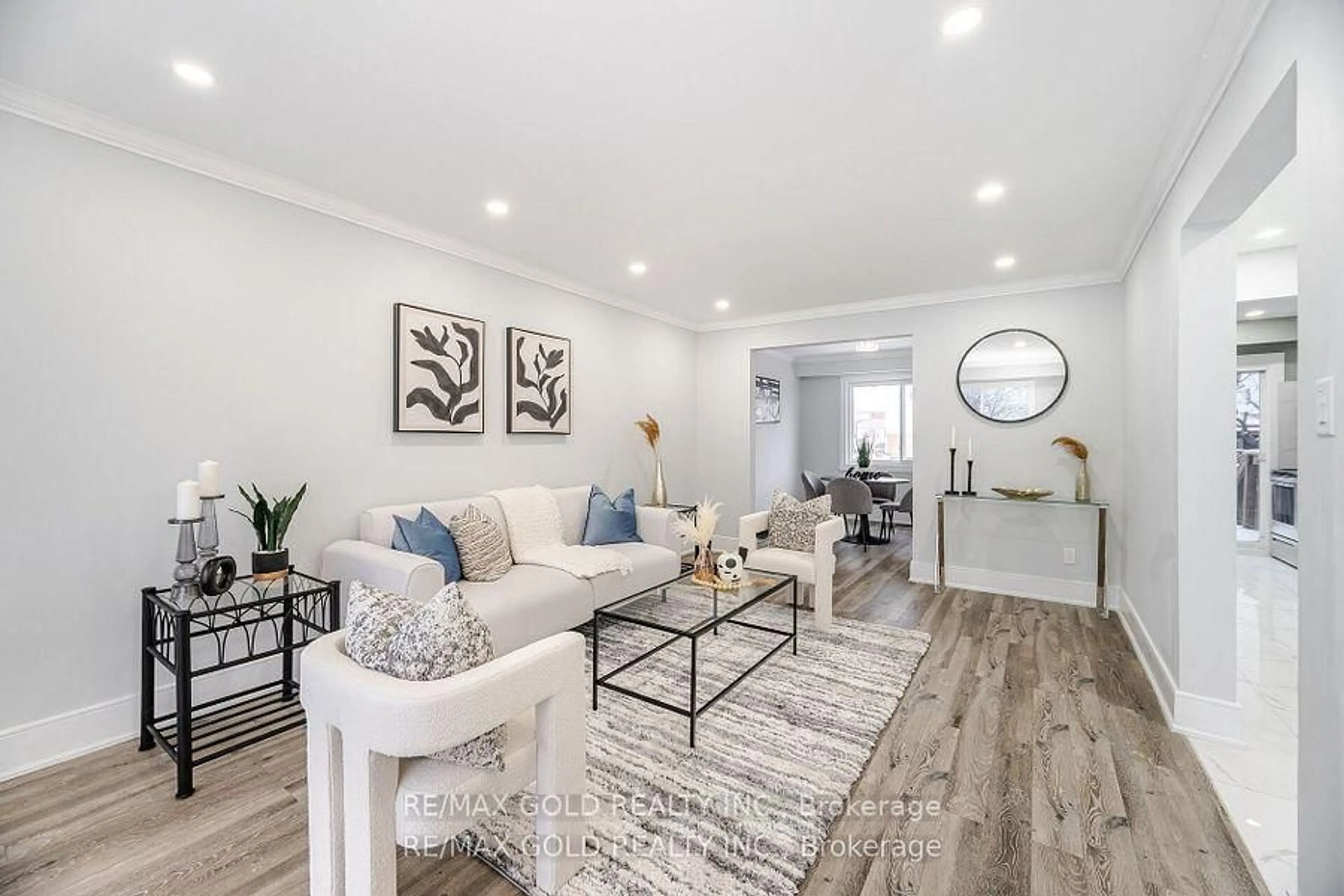Living room with furniture, unknown for 7500 Goreway Dr #62, Mississauga Ontario L4T 3C7