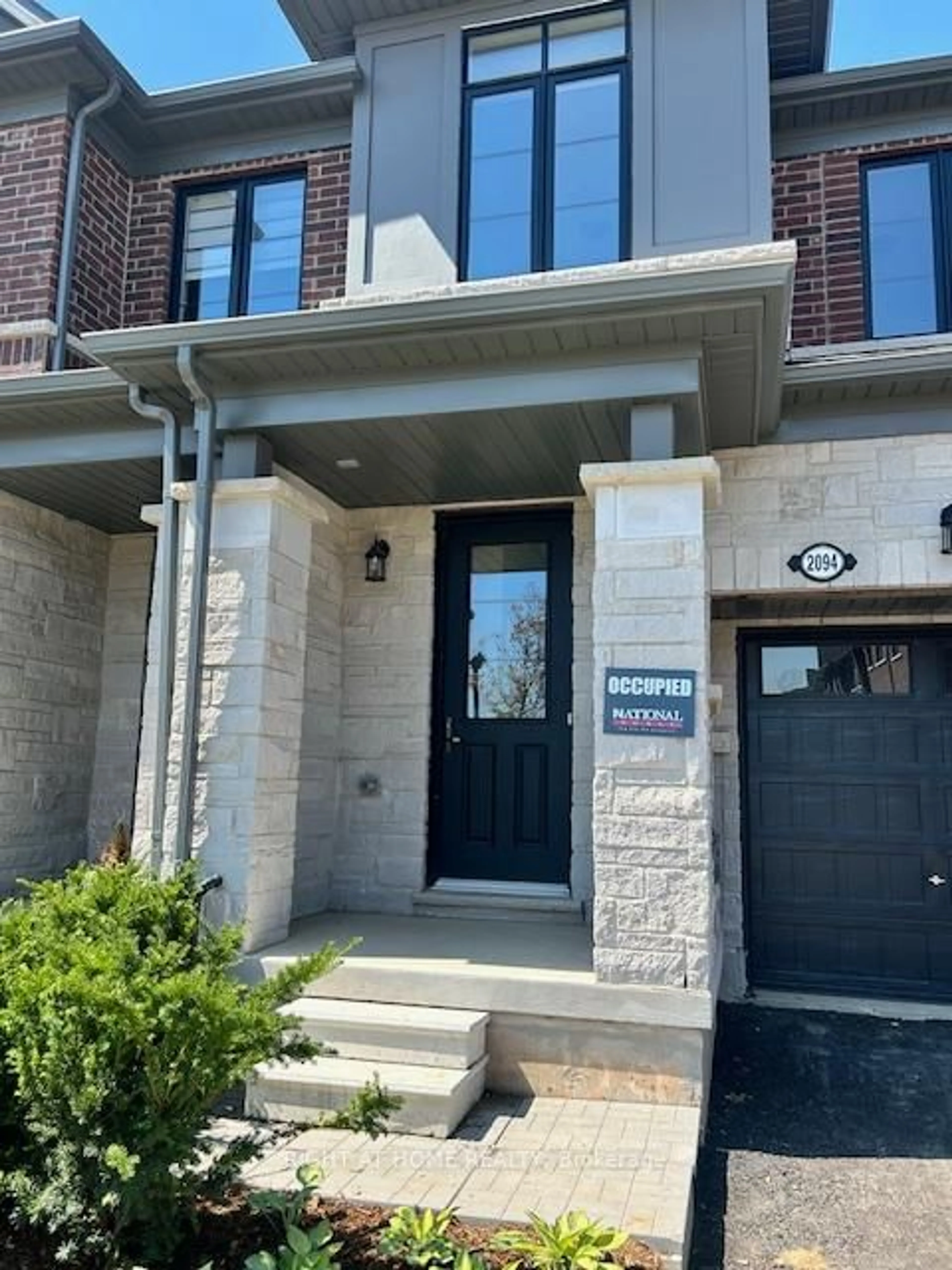Home with brick exterior material, street for 2094 Ellerston Common, Burlington Ontario L7P 0V6