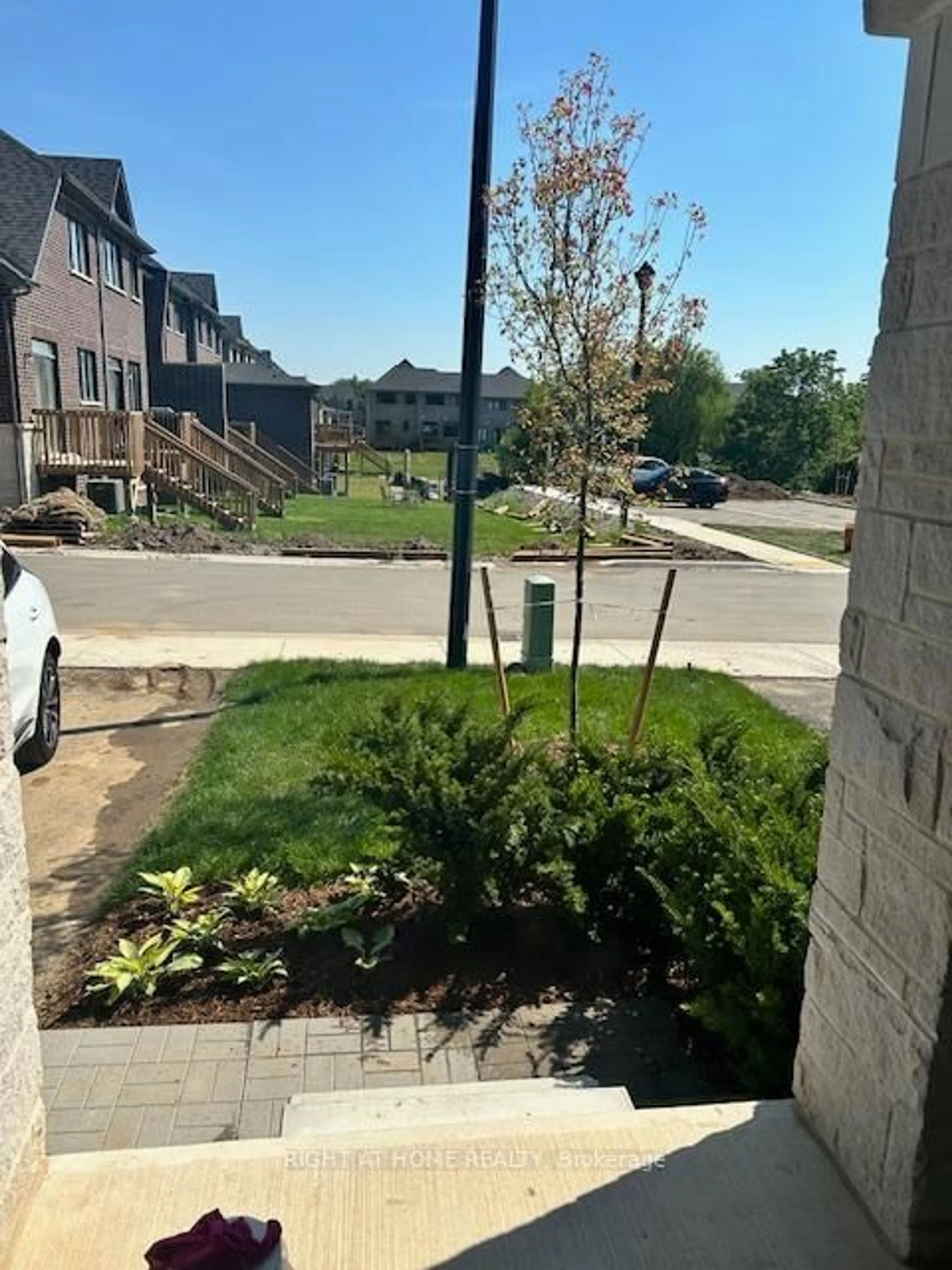 Patio, street for 2094 Ellerston Common, Burlington Ontario L7P 0V6