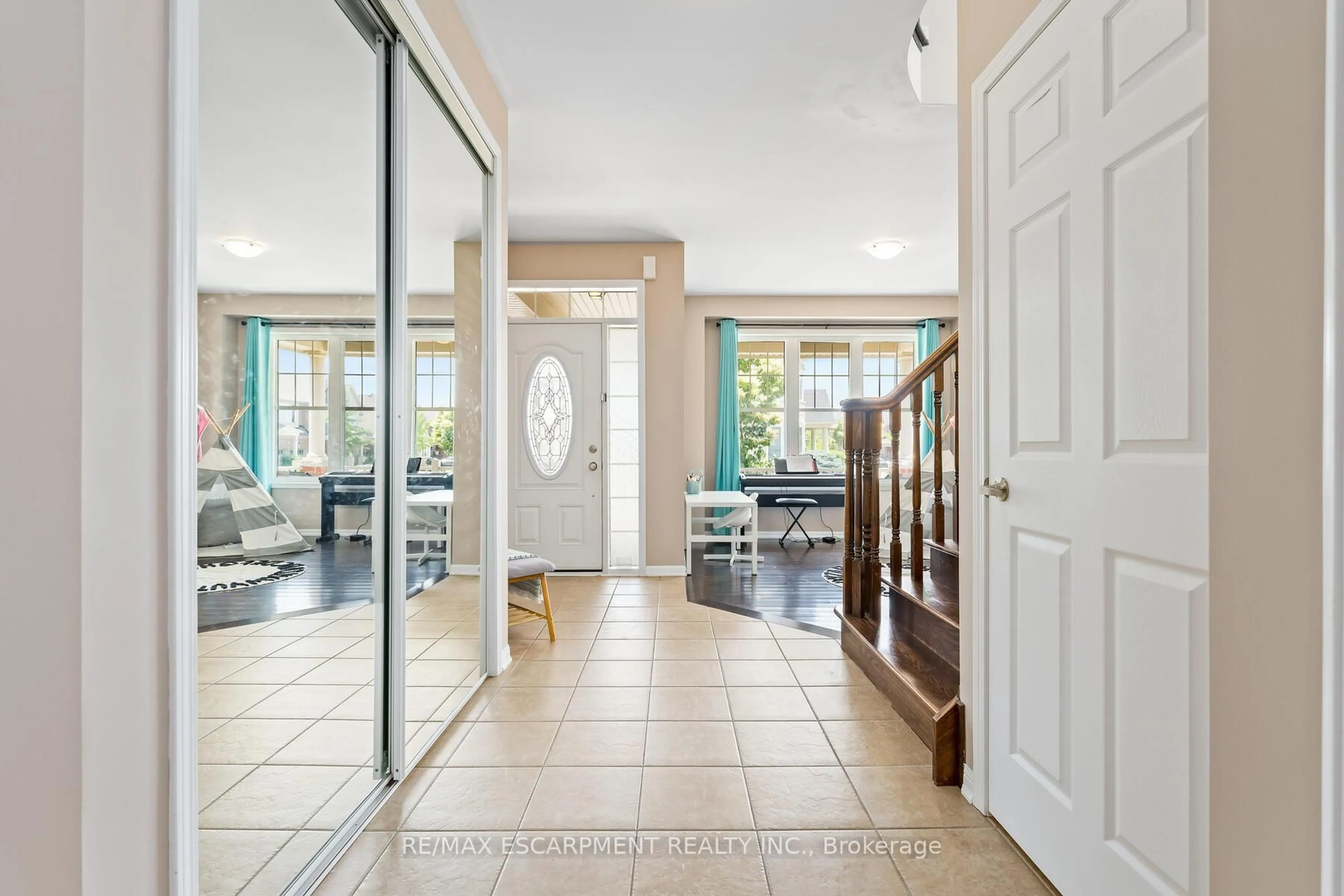 Indoor foyer for 343 Wettlaufer Terr, Milton Ontario L9T 7N4