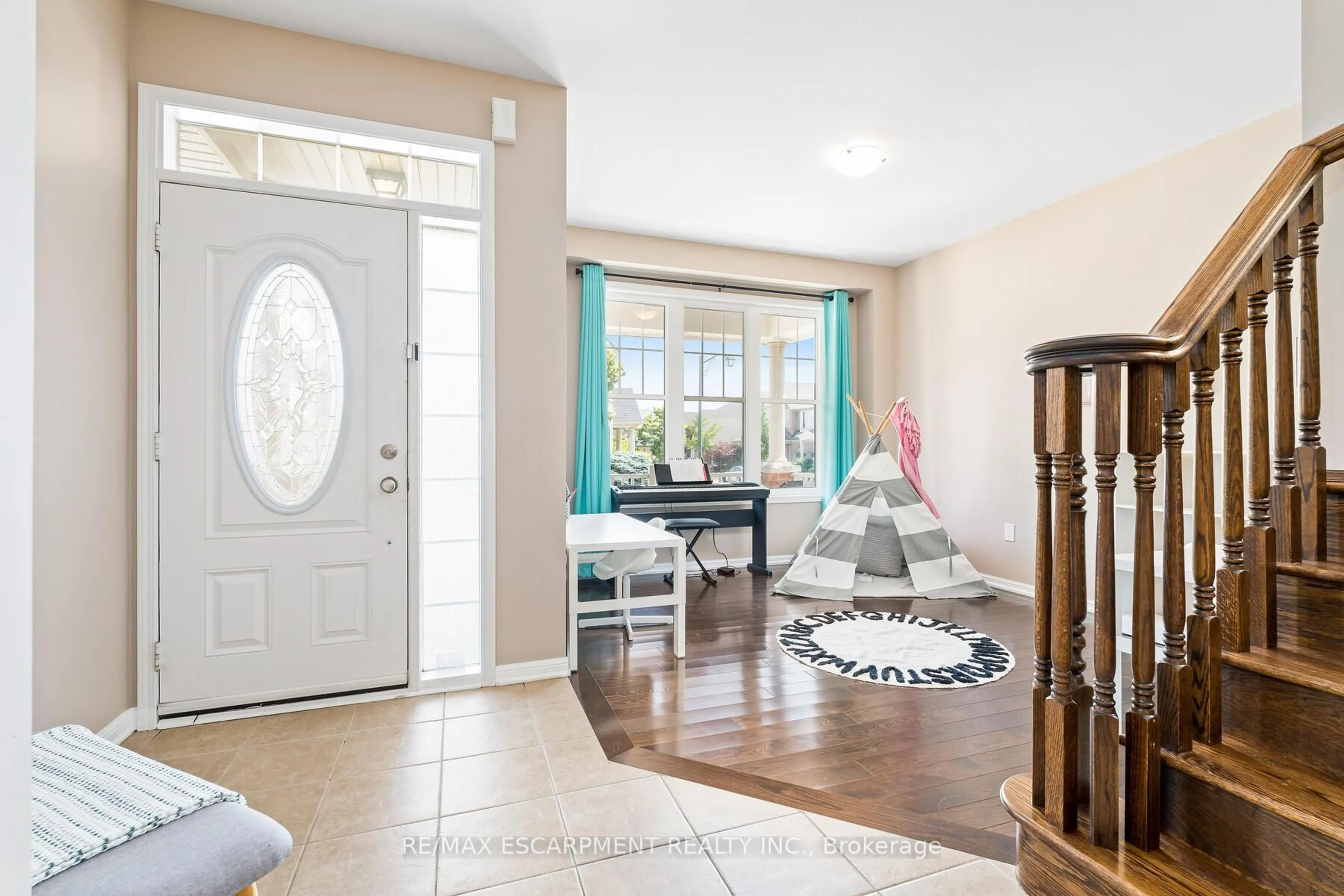 Indoor entryway for 343 Wettlaufer Terr, Milton Ontario L9T 7N4