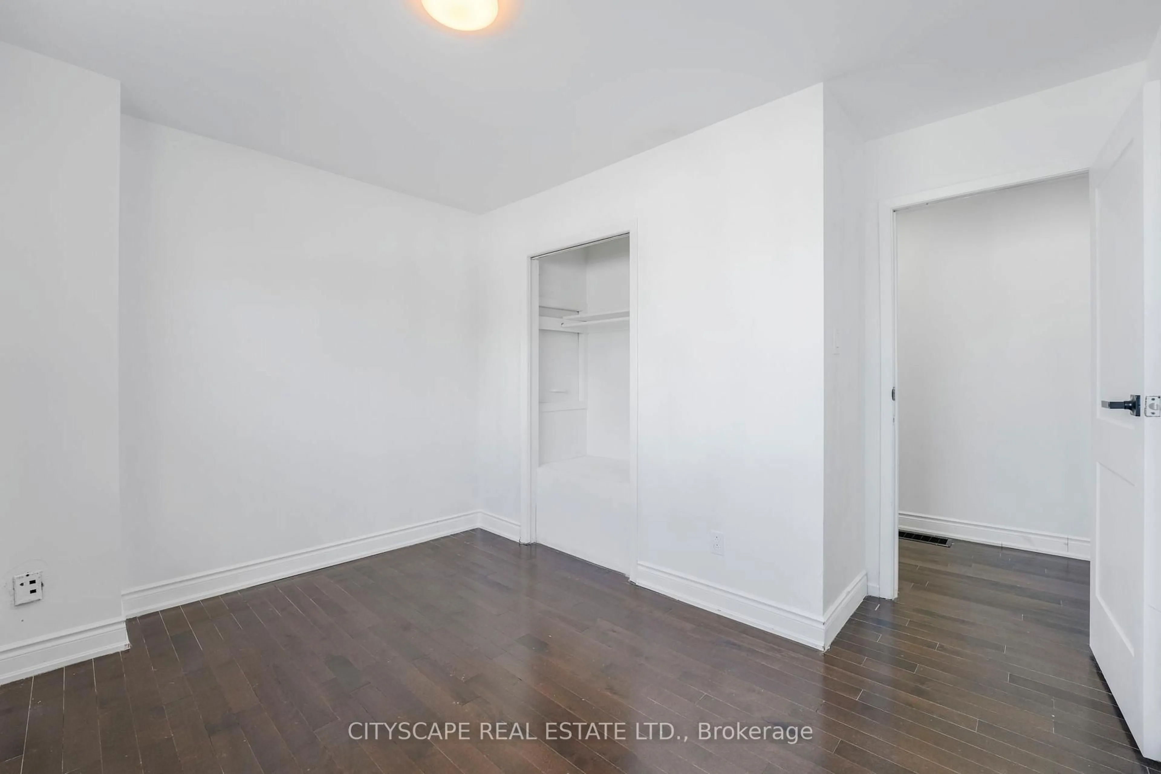 A pic of a room for 3574 Ellengale Dr, Mississauga Ontario L5C 1Z7