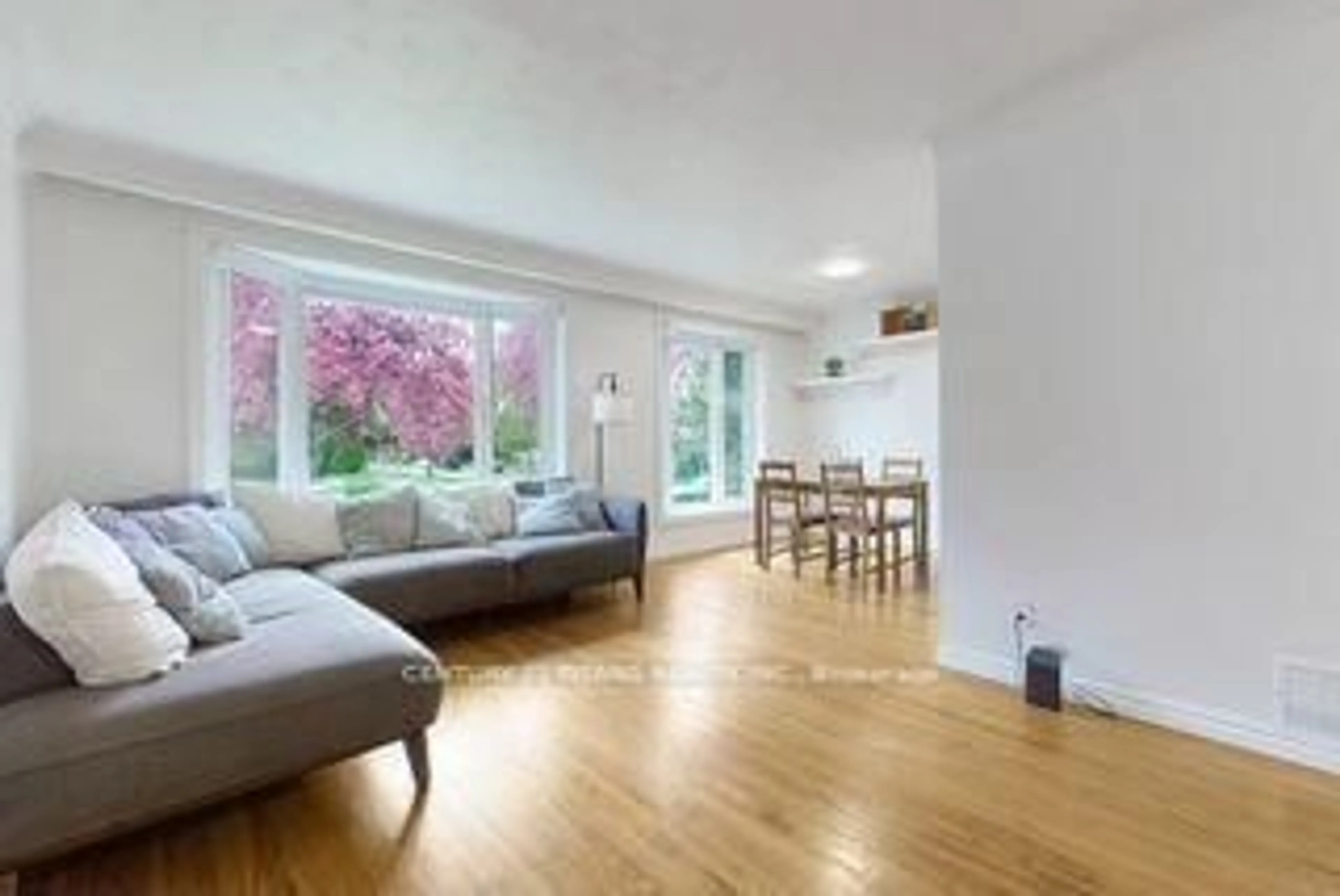 Living room with furniture, wood/laminate floor for 2335 Bostock Cres, Mississauga Ontario L5J 3S8