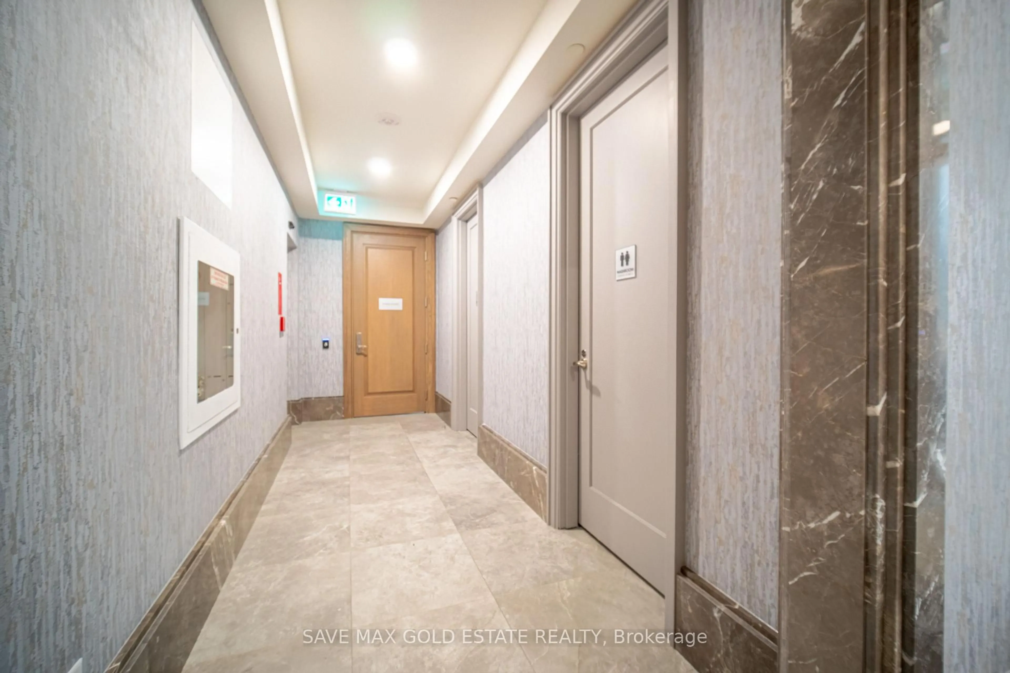 Indoor foyer for 30 Elm Dr #809, Mississauga Ontario L5B 1L9