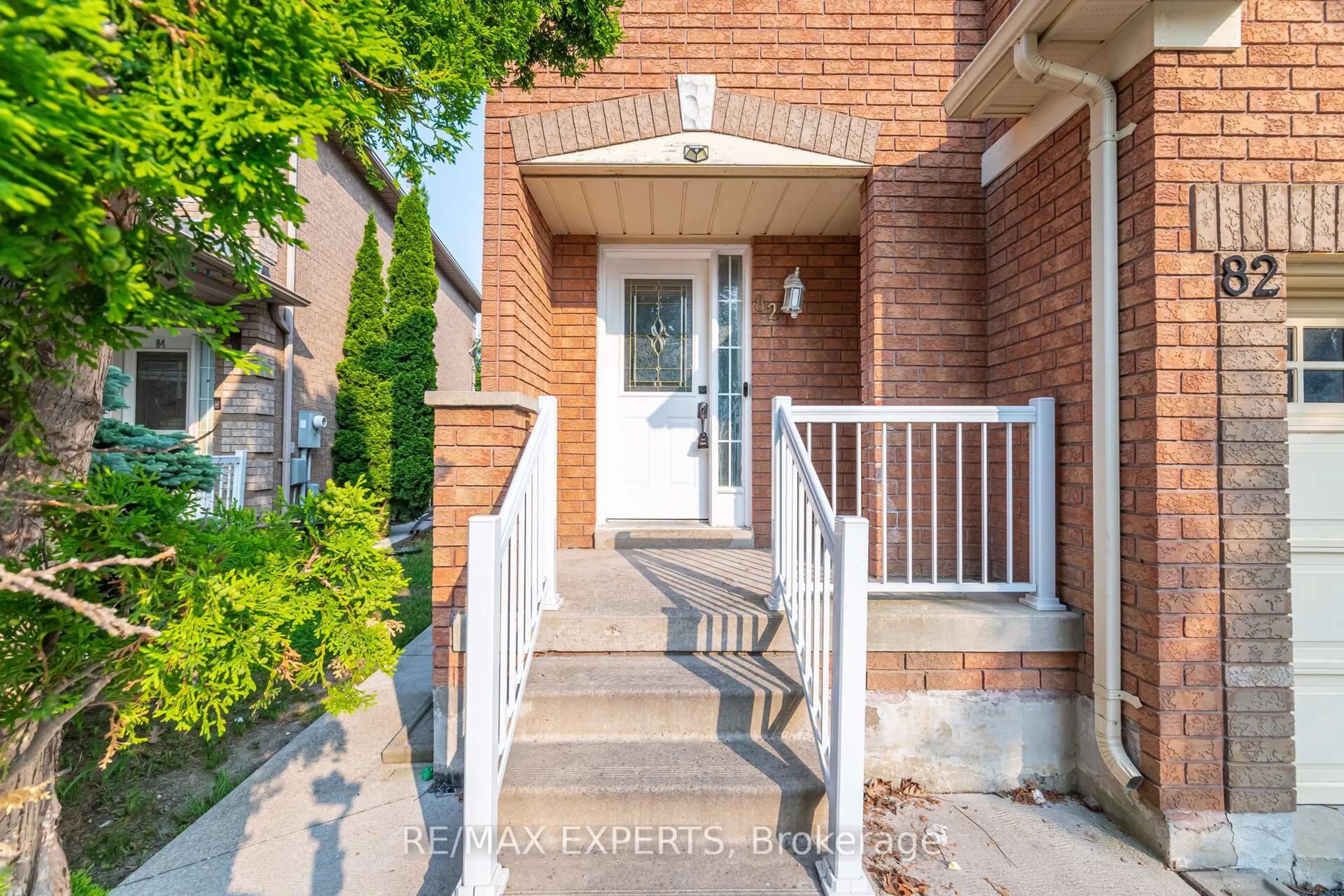 Unknown for 82 Twin Pines Cres, Brampton Ontario L7A 1M8