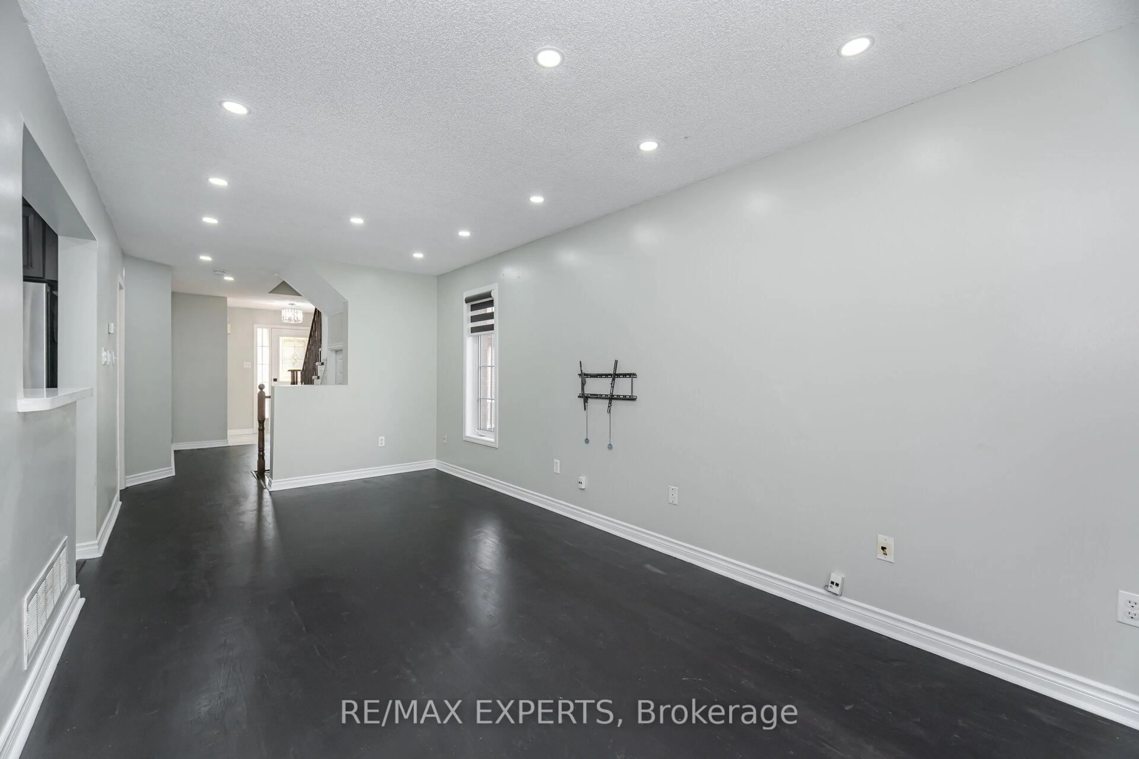 Unknown for 82 Twin Pines Cres, Brampton Ontario L7A 1M8