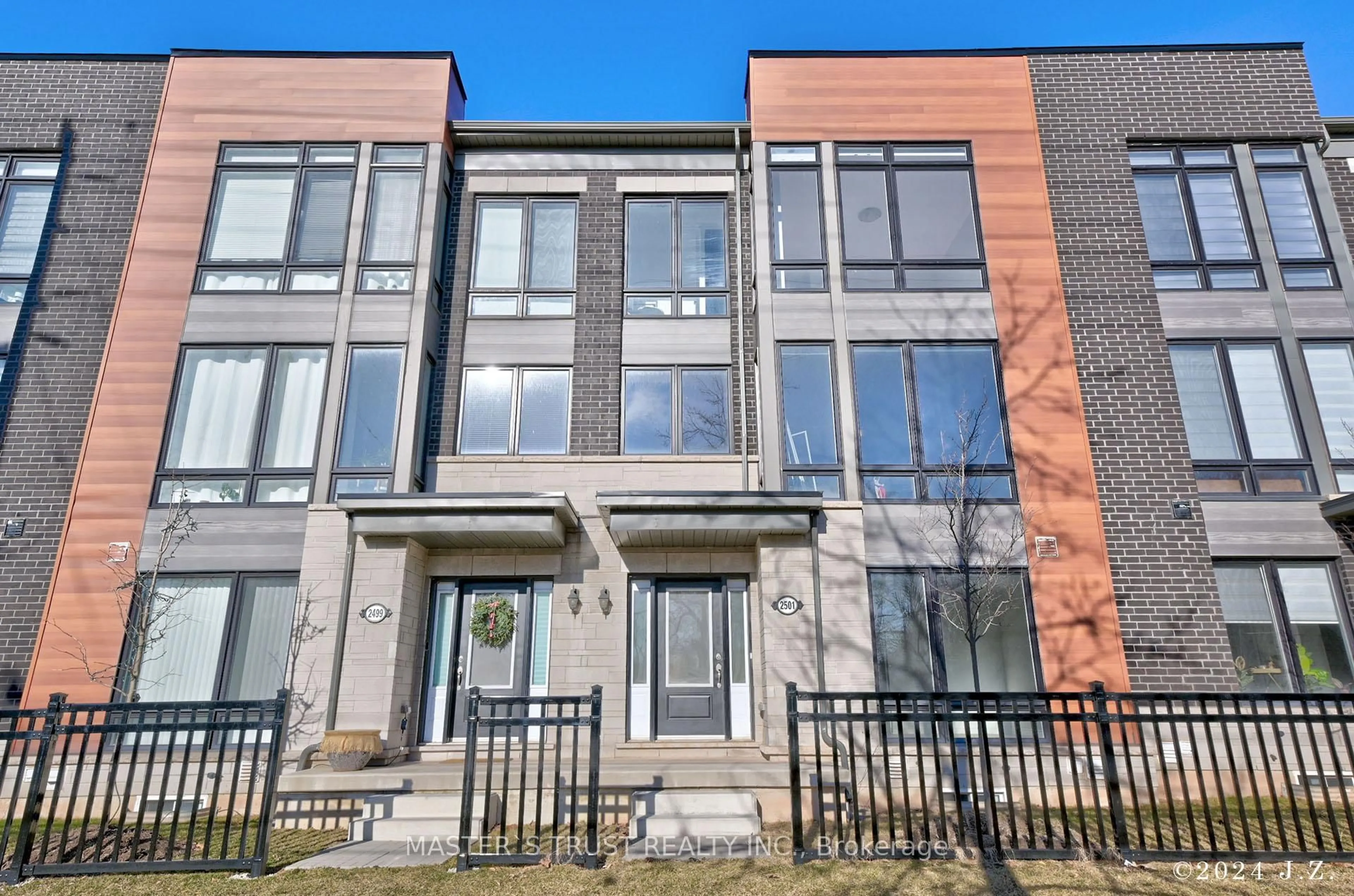 Home with brick exterior material, building for 2501 Littlefield Cres, Oakville Ontario L6M 5L9
