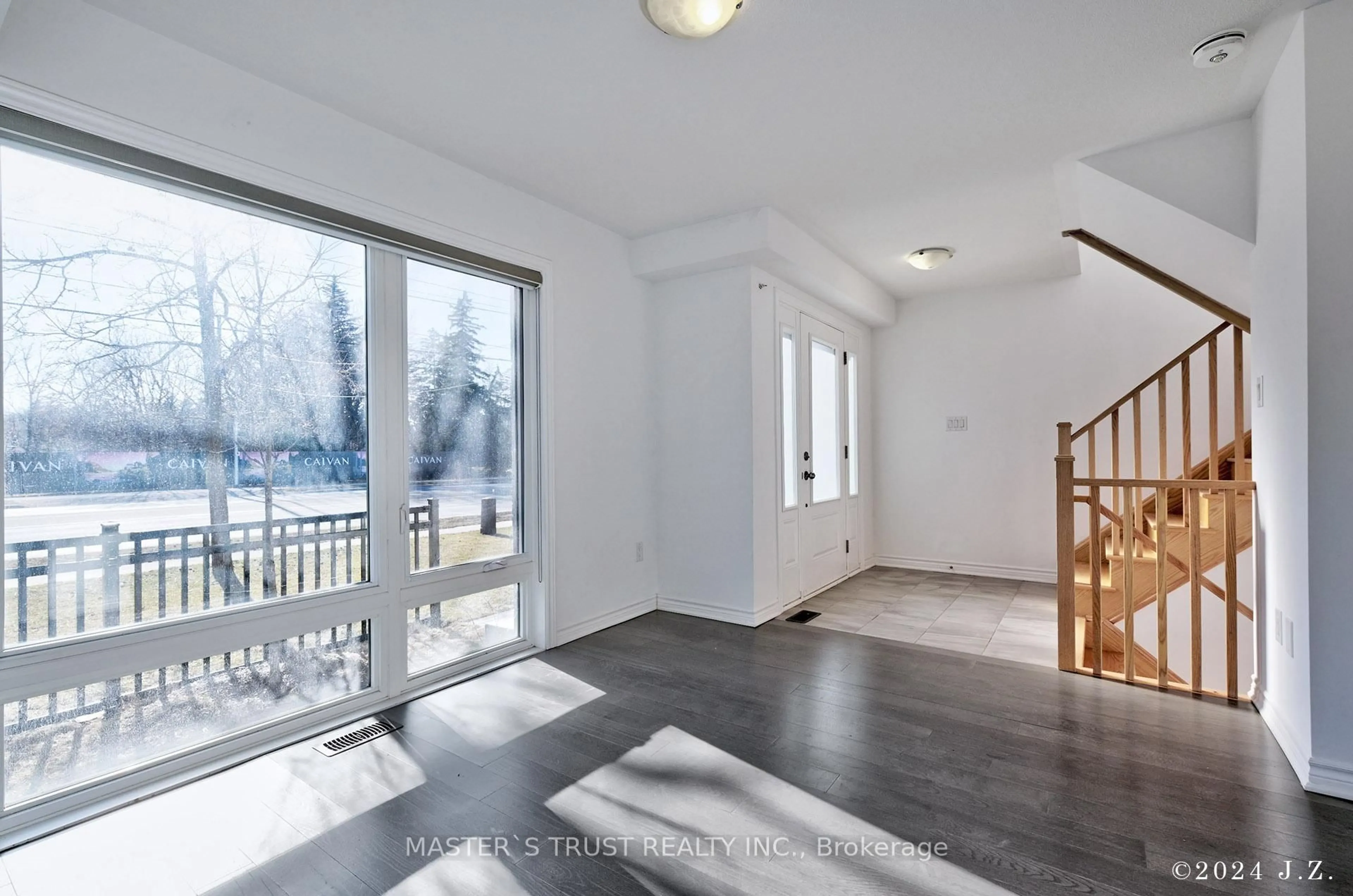 Indoor entryway for 2501 Littlefield Cres, Oakville Ontario L6M 5L9
