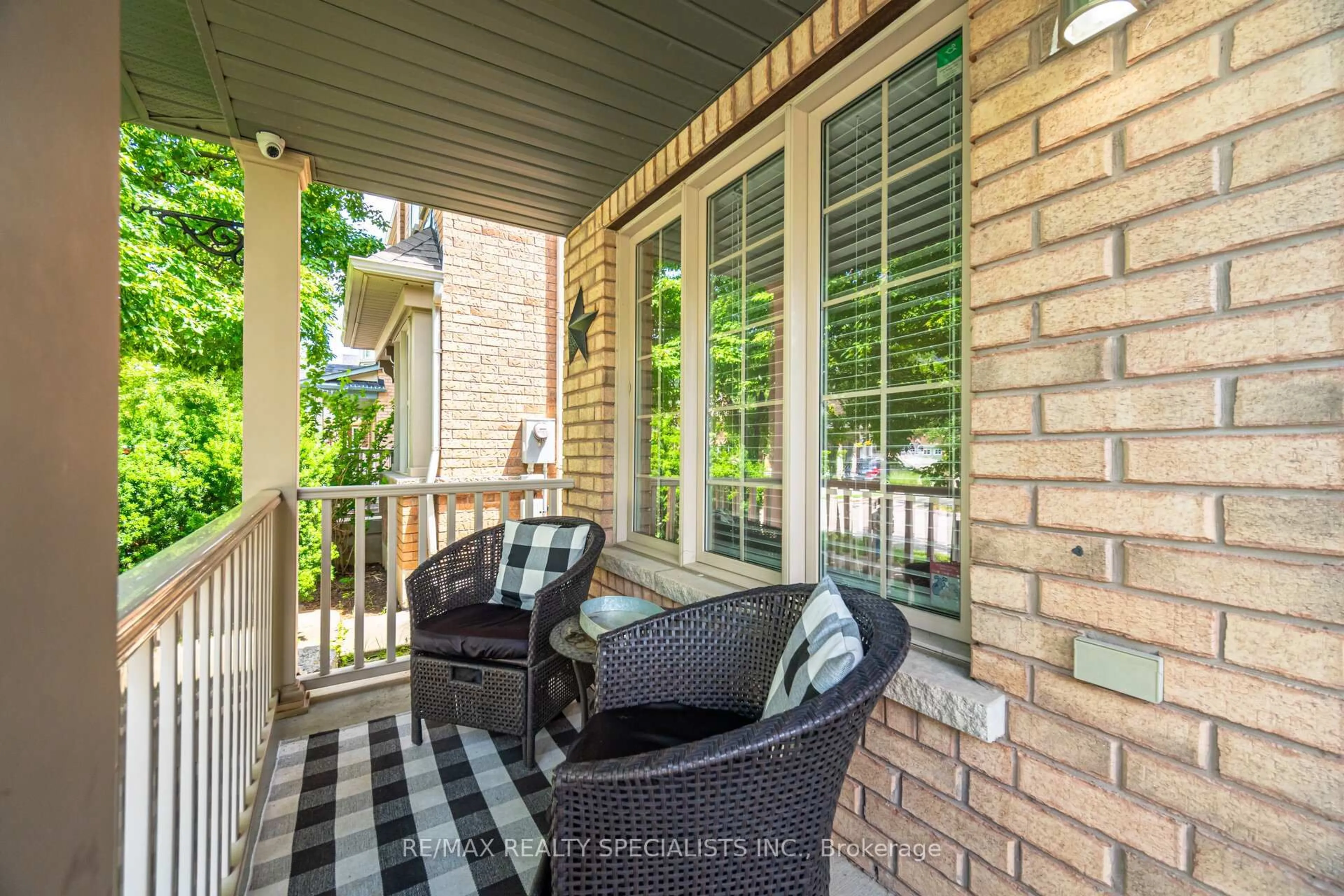 Patio, street for 152 Weston Dr, Milton Ontario L9T 0V6