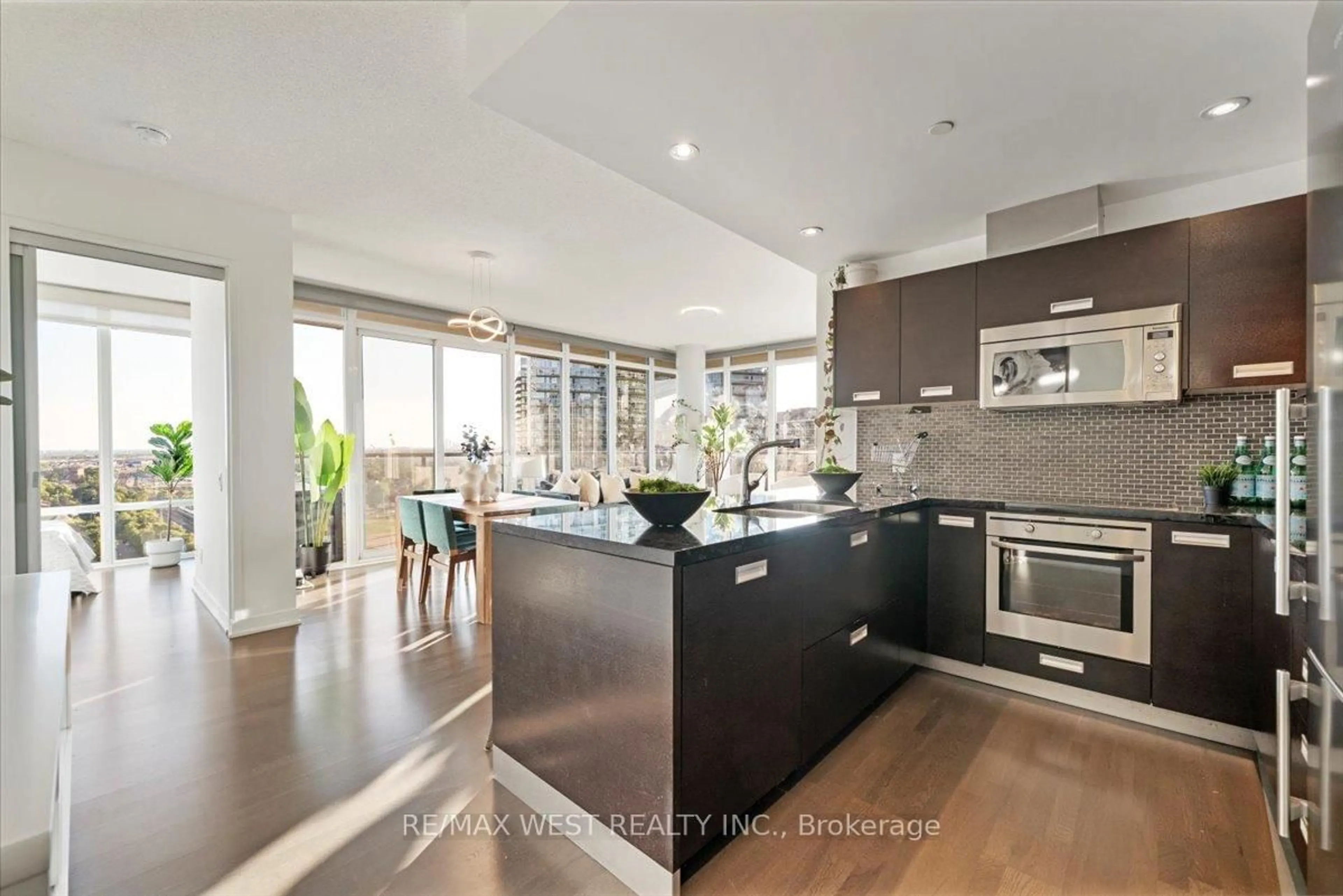 Contemporary kitchen, unknown for 88 Park Lawn Rd #2116, Toronto Ontario M8Y 0B5