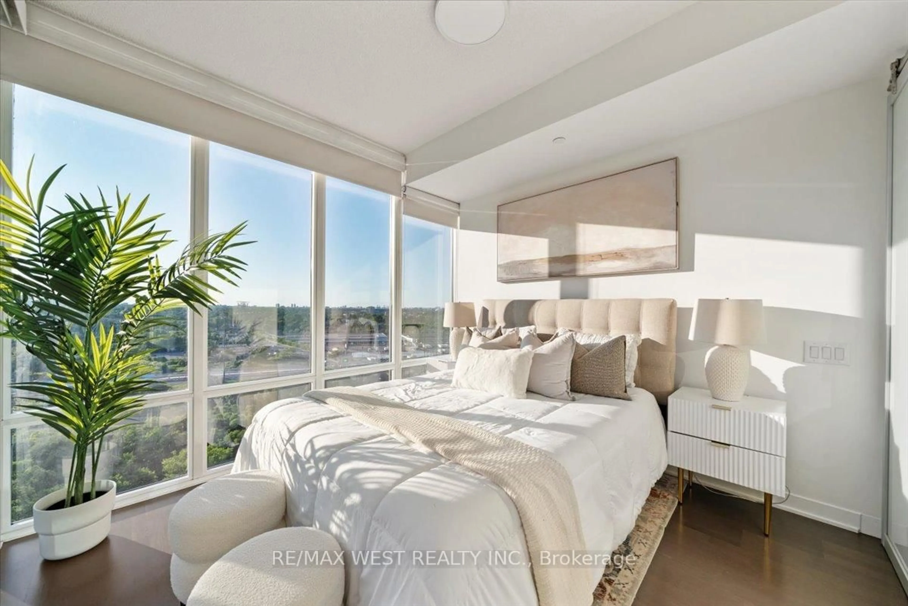 Bedroom with bed, unknown for 88 Park Lawn Rd #2116, Toronto Ontario M8Y 0B5