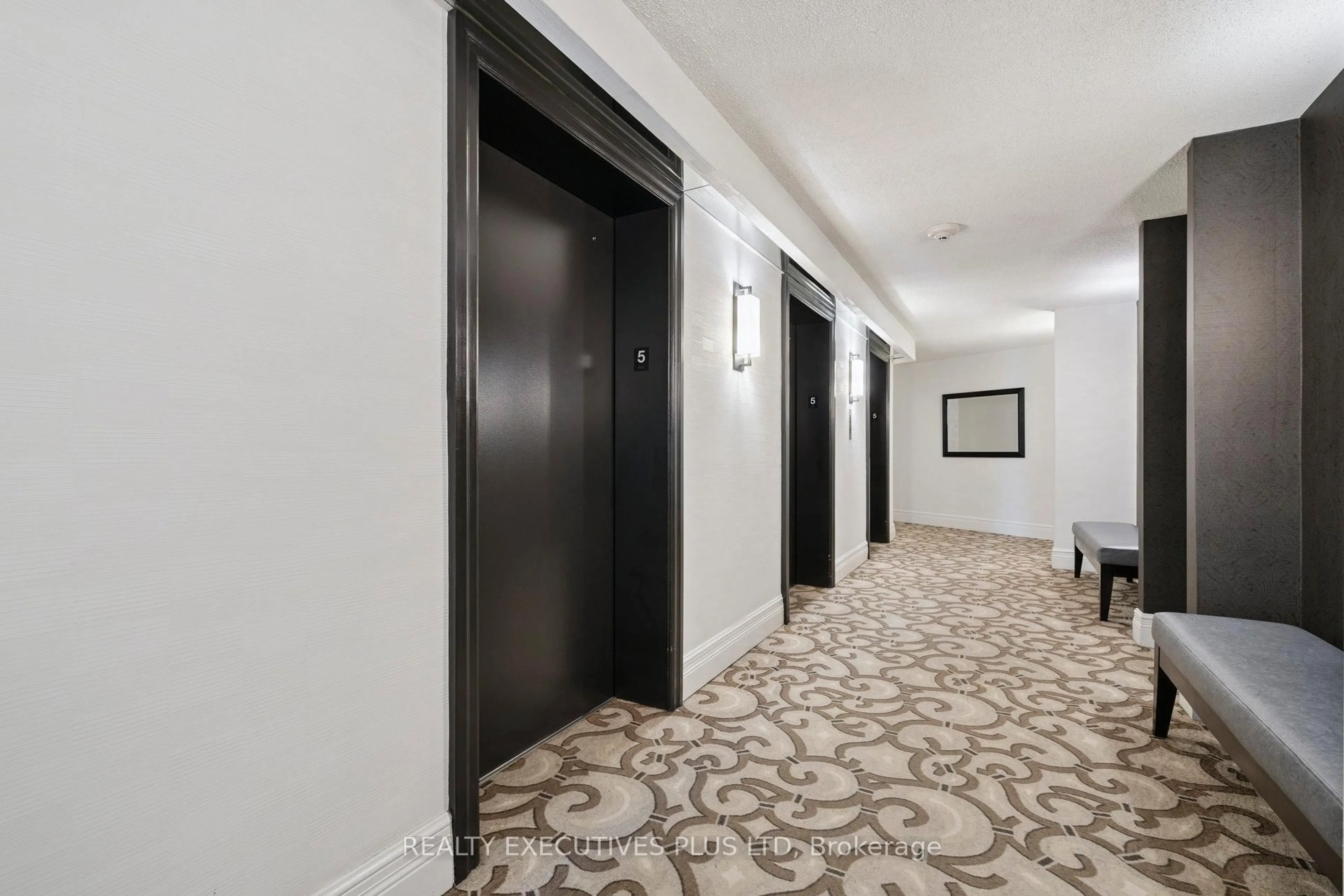 Indoor foyer for 2010 Islington Ave #505, Toronto Ontario M9P 3S8