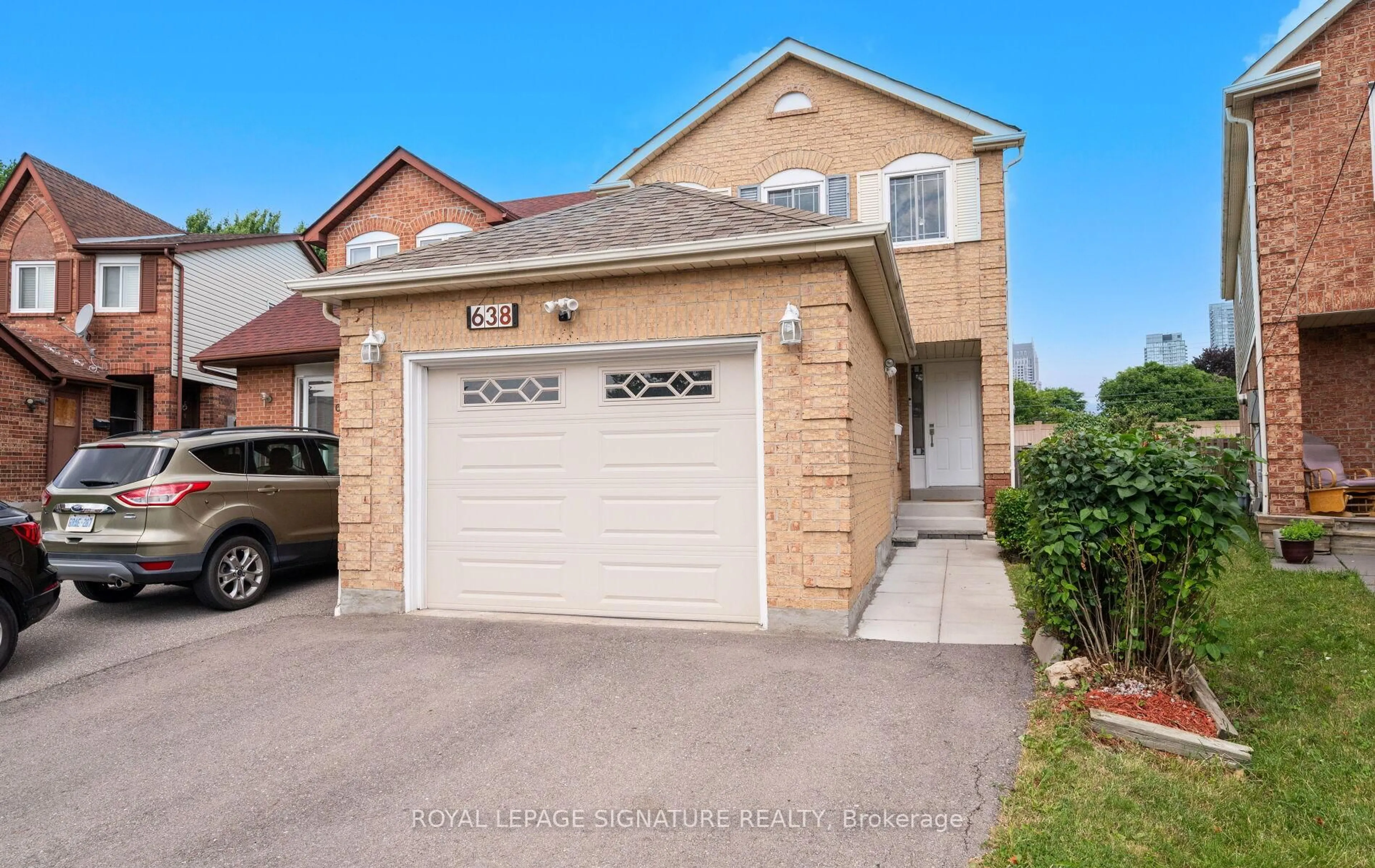 Home with brick exterior material, street for 638 Galloway Cres, Mississauga Ontario L5C 3W1