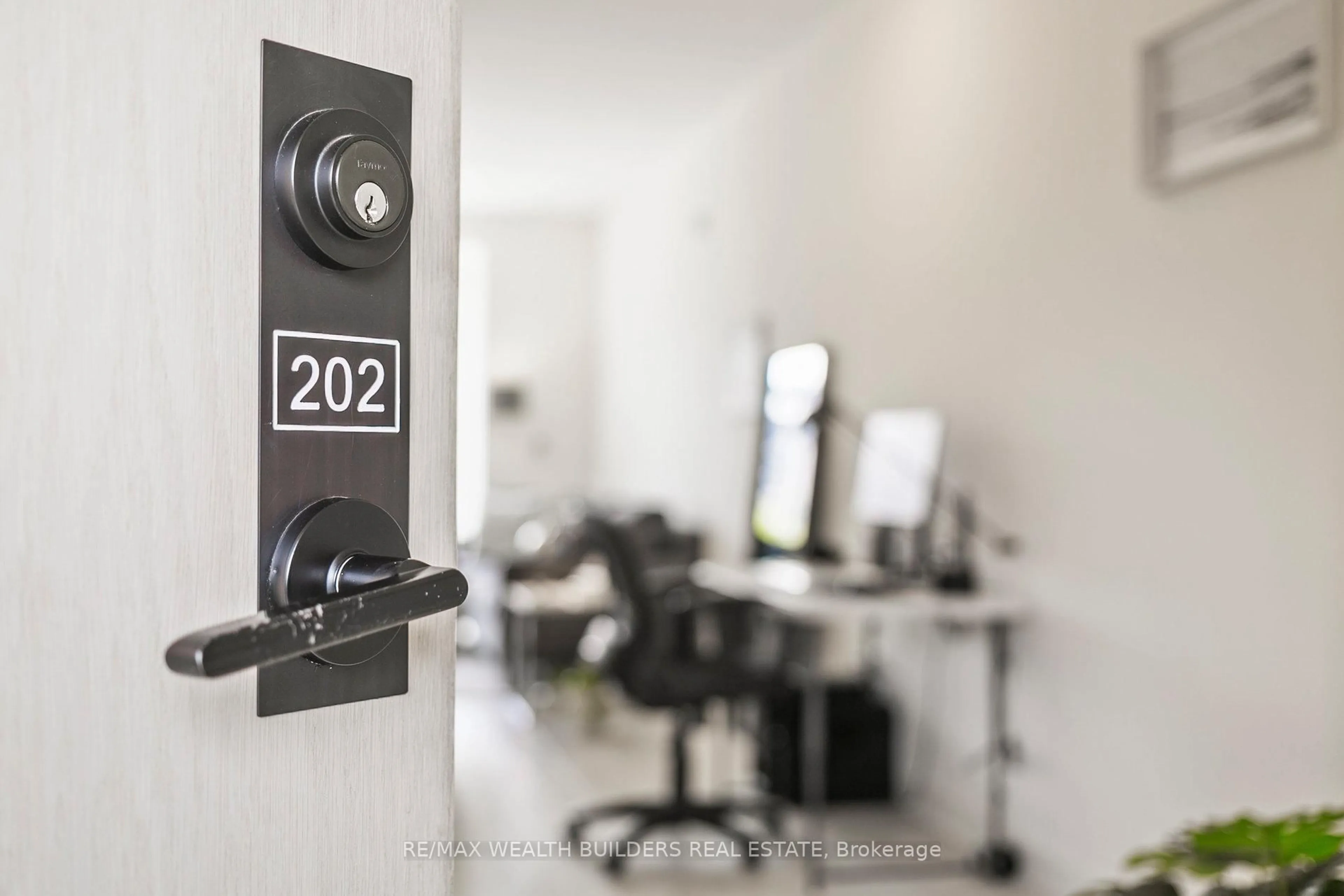 A pic of a room for 150 Sabina Dr #202, Oakville Ontario L6H 0W3