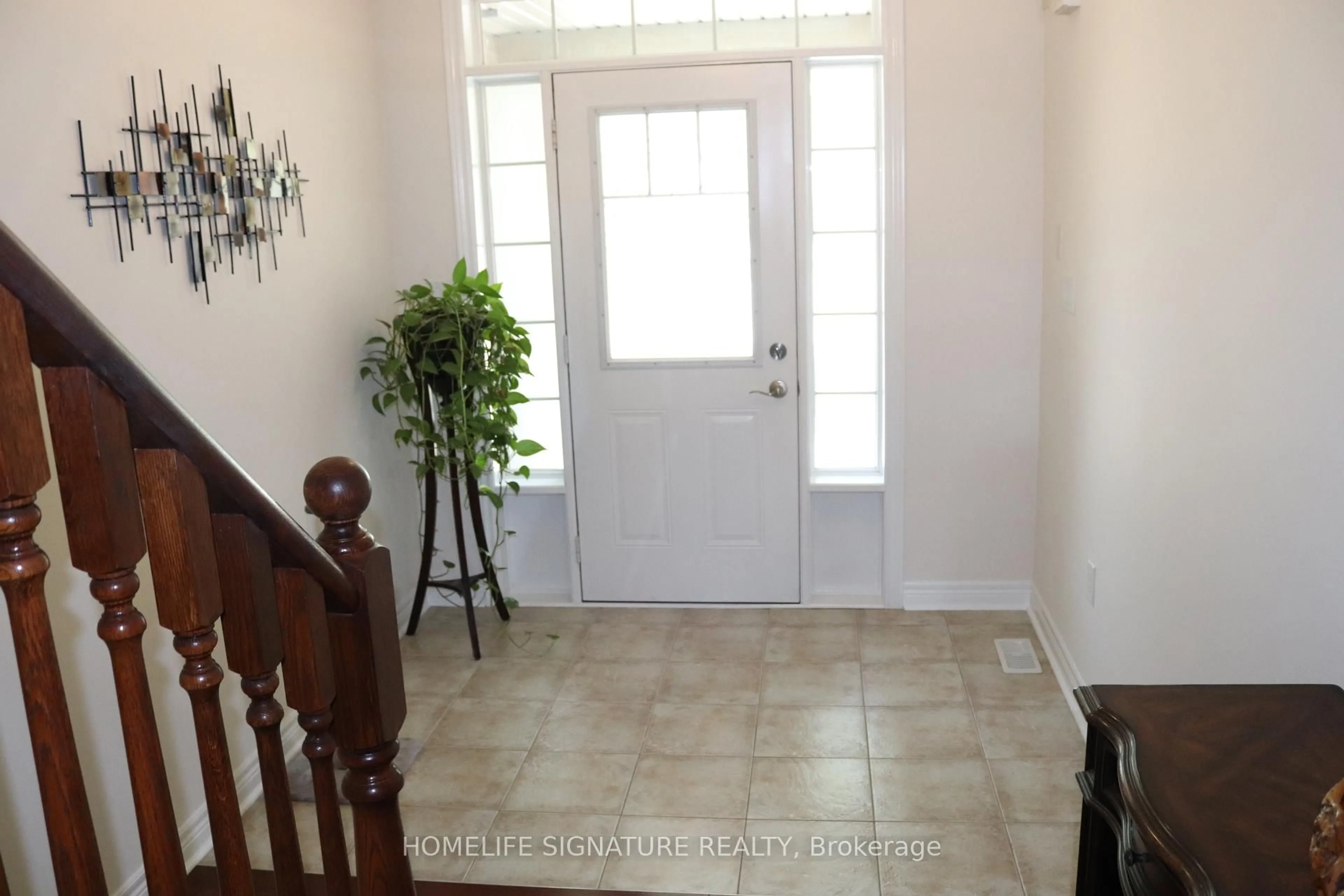 Indoor entryway for 32 Icefall Rd, Caledon Ontario L7C 2H1