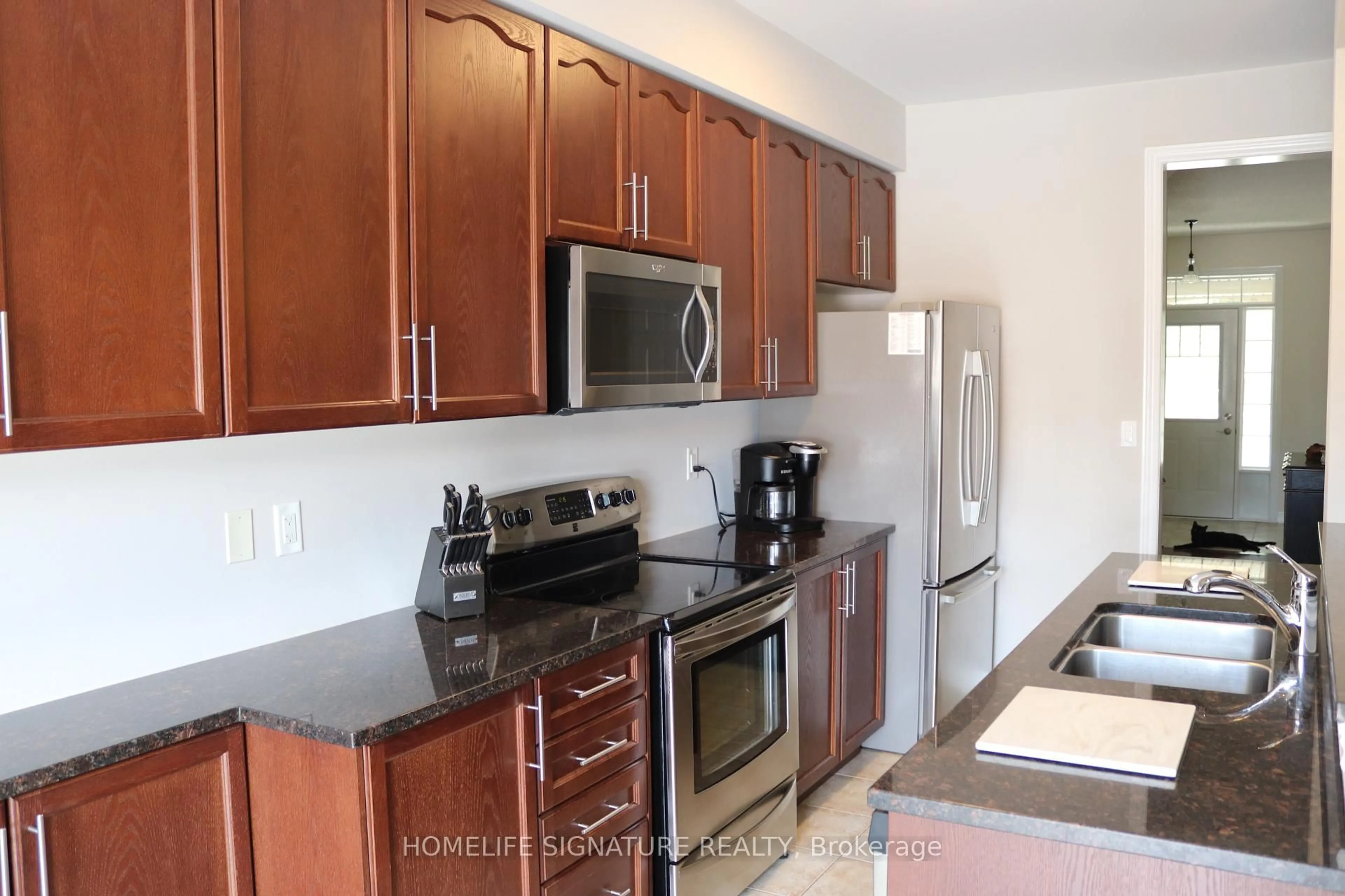Standard kitchen, unknown for 32 Icefall Rd, Caledon Ontario L7C 2H1