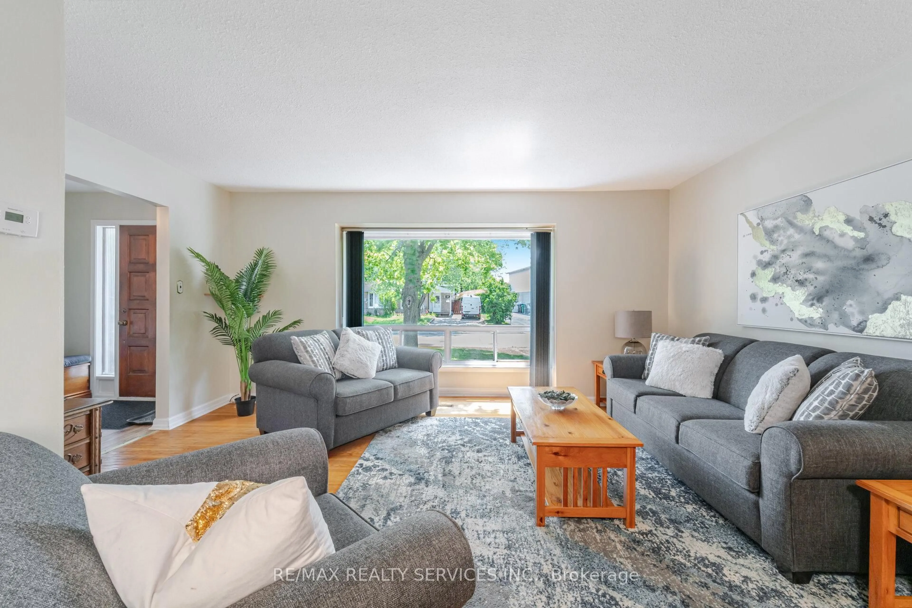 Living room with furniture, unknown for 48 Glenmore Cres, Brampton Ontario L6S 1H8