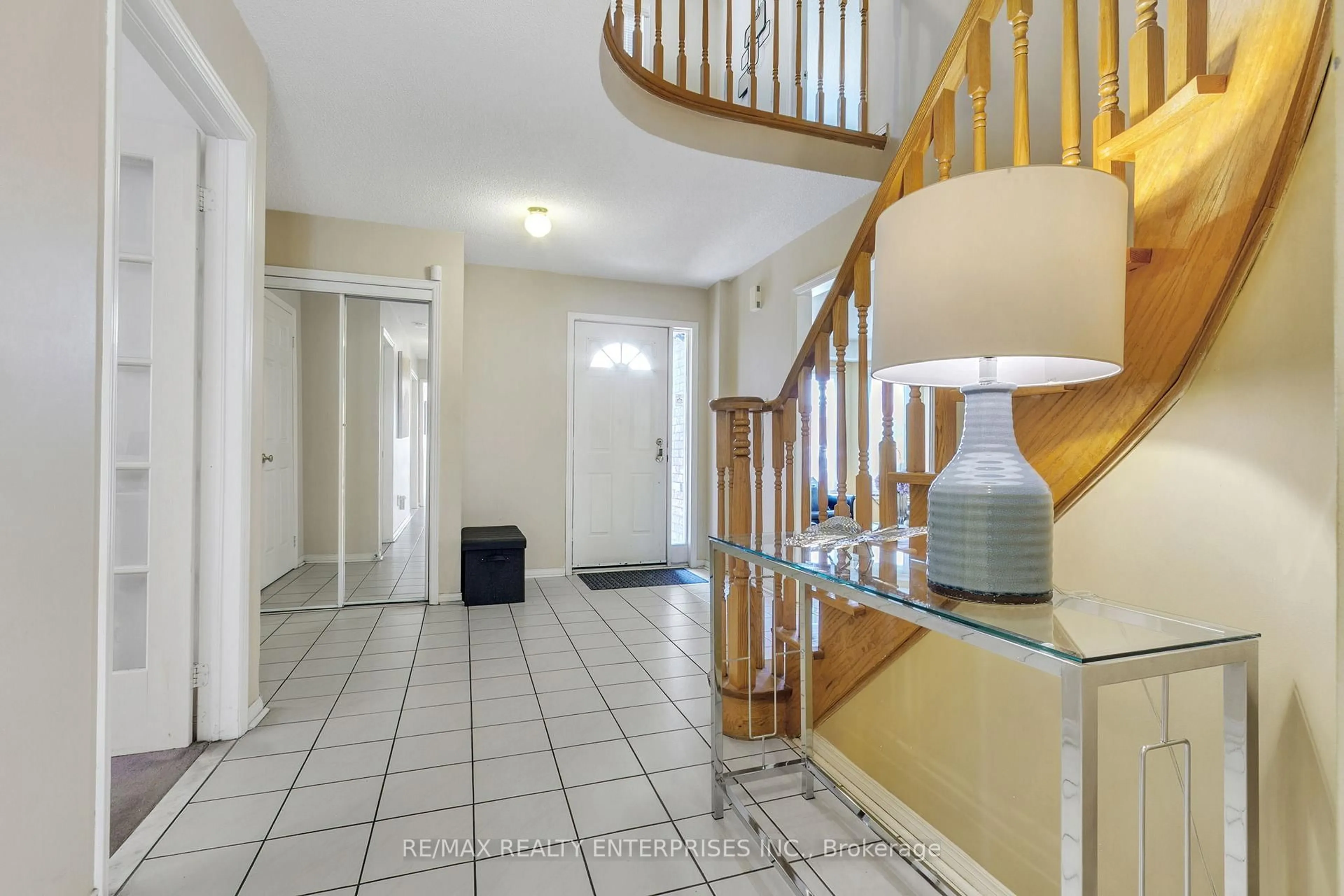 Indoor foyer for 1165 White Clover Way, Mississauga Ontario L5V 1K9