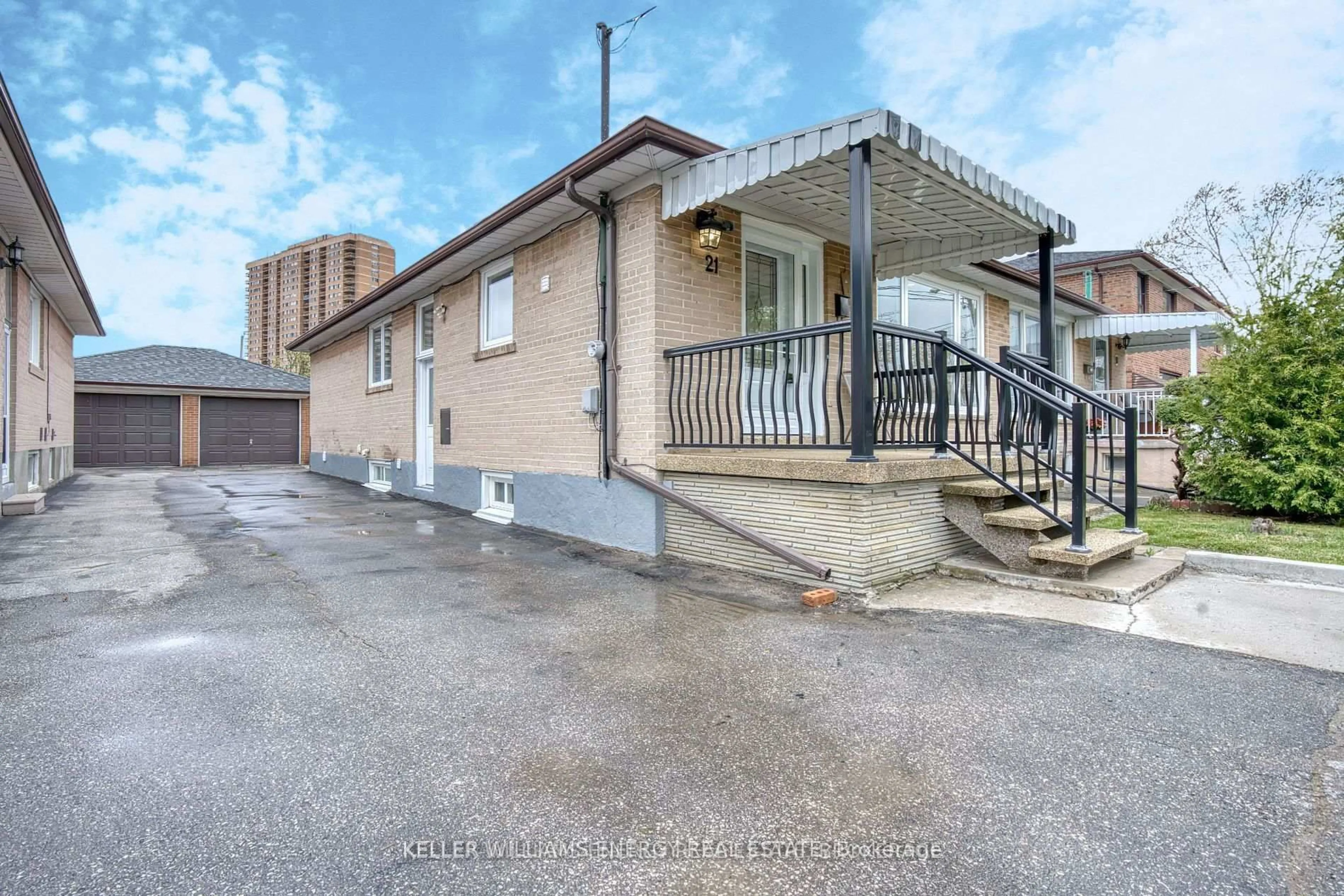 A pic from outside/outdoor area/front of a property/back of a property/a pic from drone, street for 21 Neames Cres, Toronto Ontario M3L 1K8