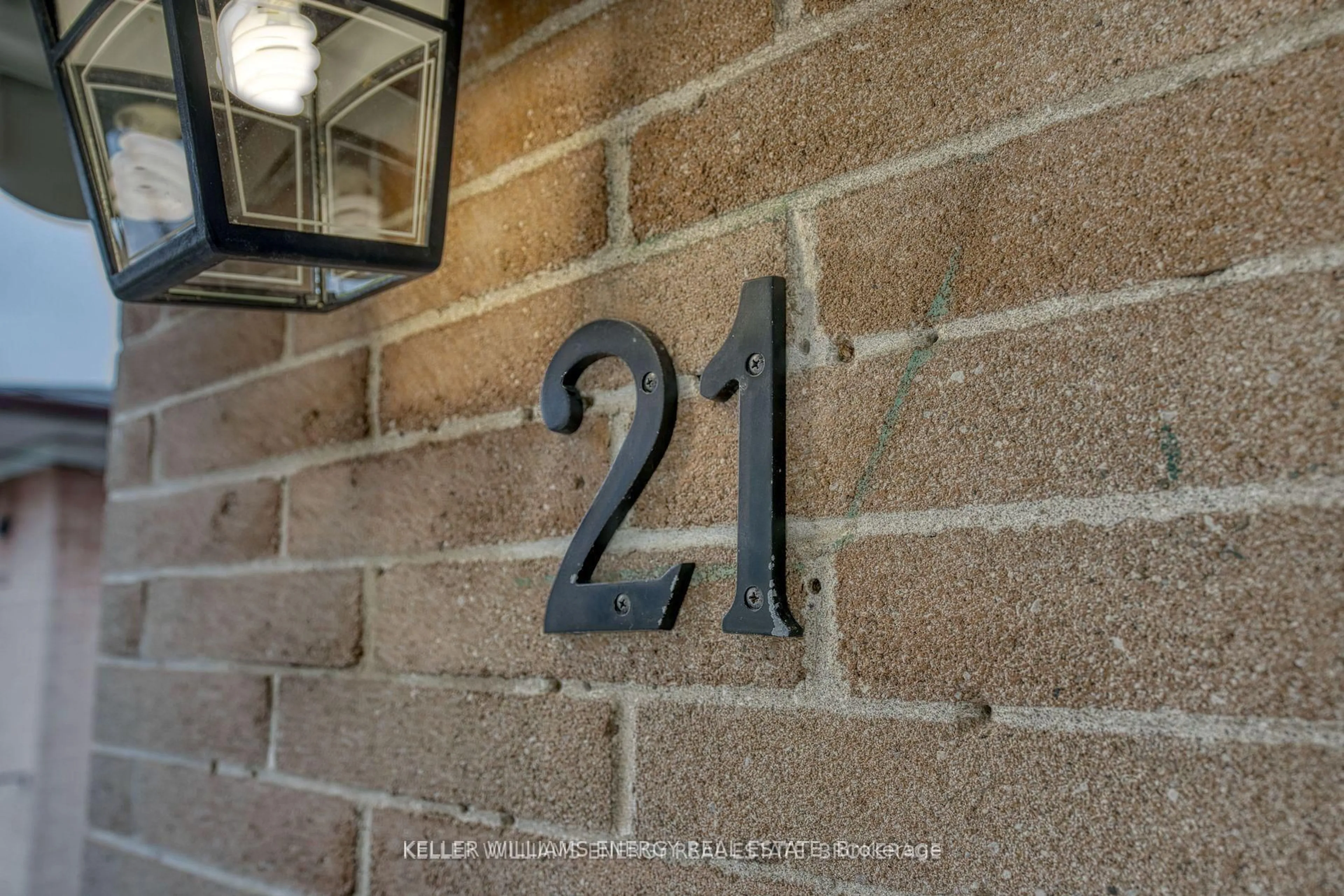 Indoor entryway for 21 Neames Cres, Toronto Ontario M3L 1K8