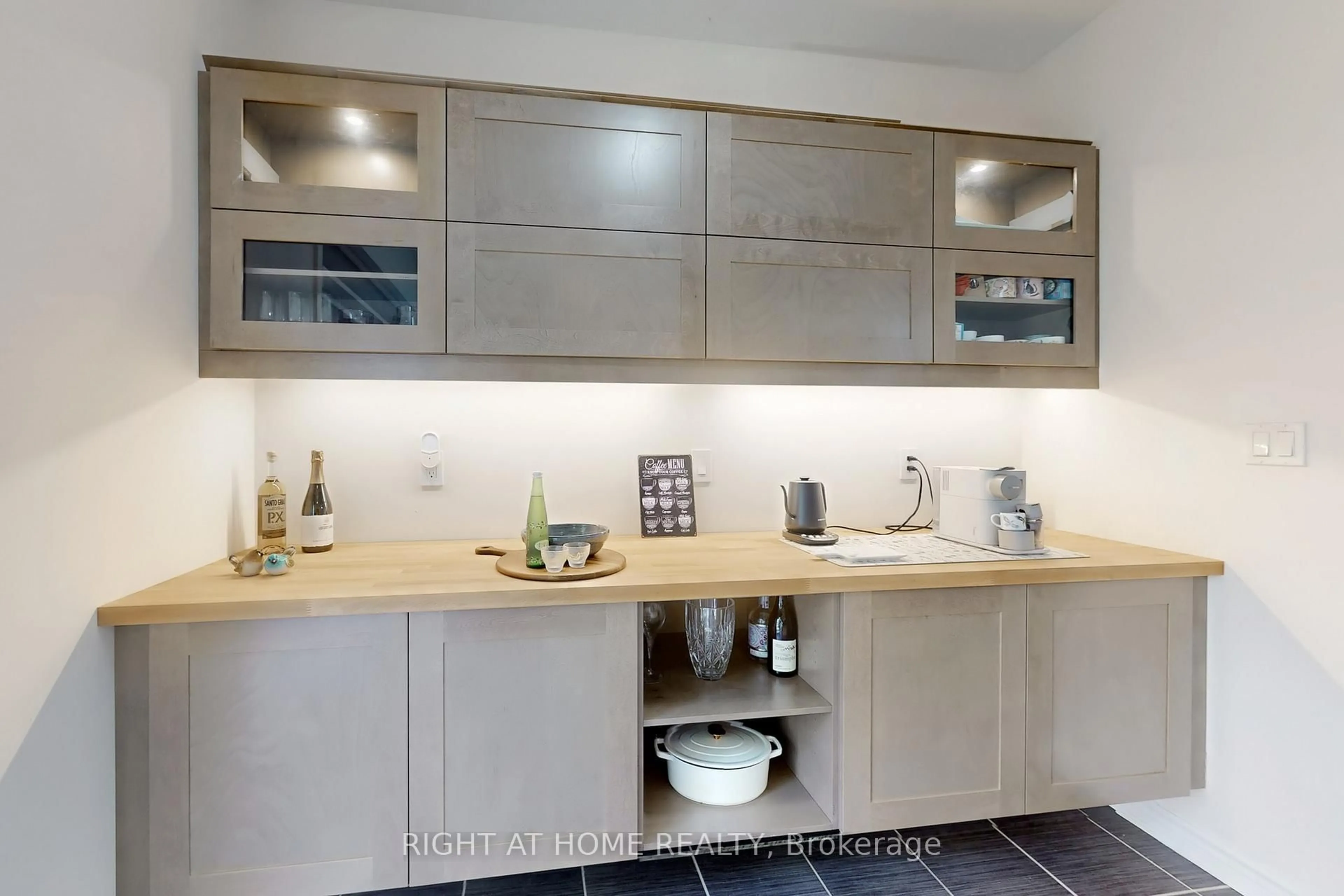 Unknown for 636 Evans Ave #65, Toronto Ontario M8W 0A8