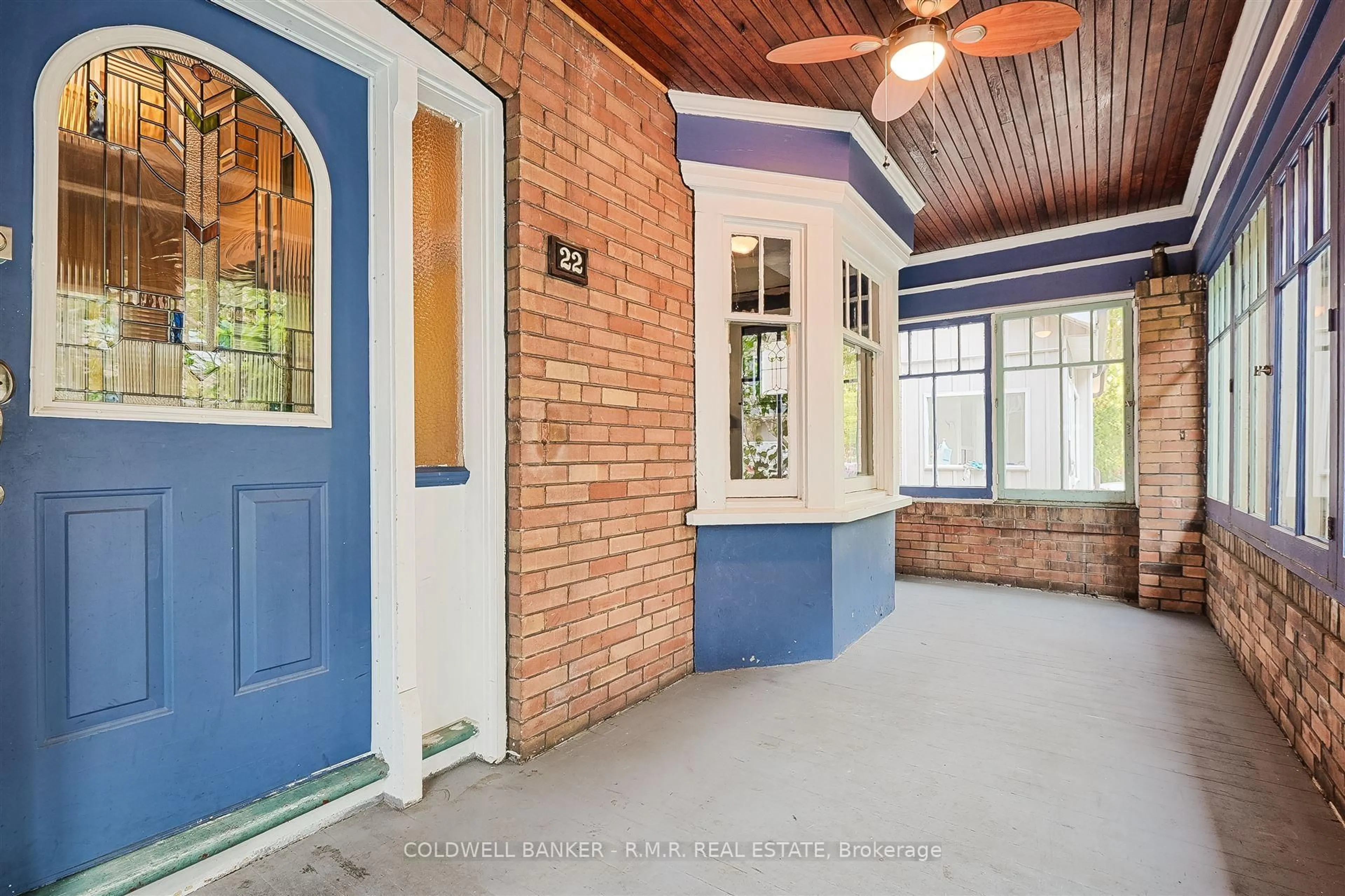 Indoor entryway for 22 Glendale Ave, Toronto Ontario M6R 2S7