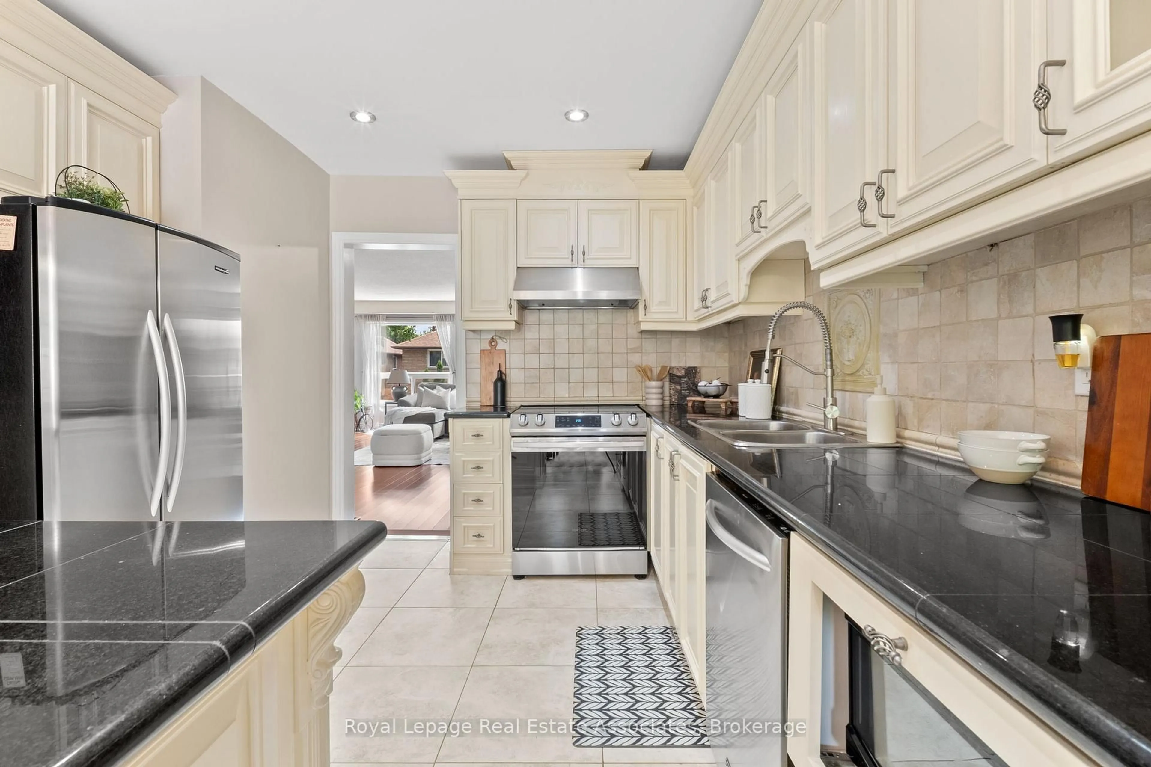 Unknown for 4605 Donegal Dr #7, Mississauga Ontario L5M 4X7