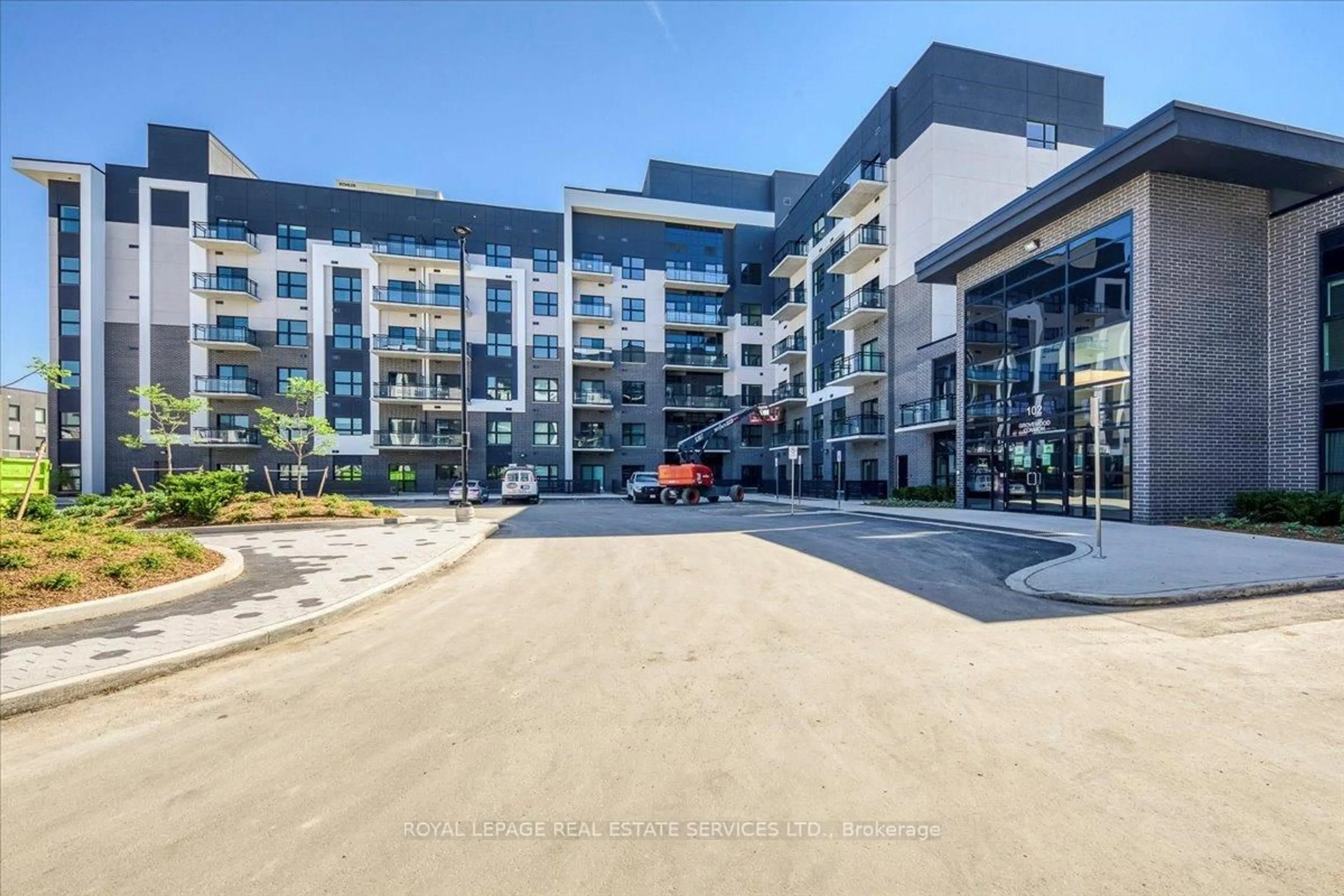 Patio, street for 102 Grovewood Common #414, Oakville Ontario L6H 0X2