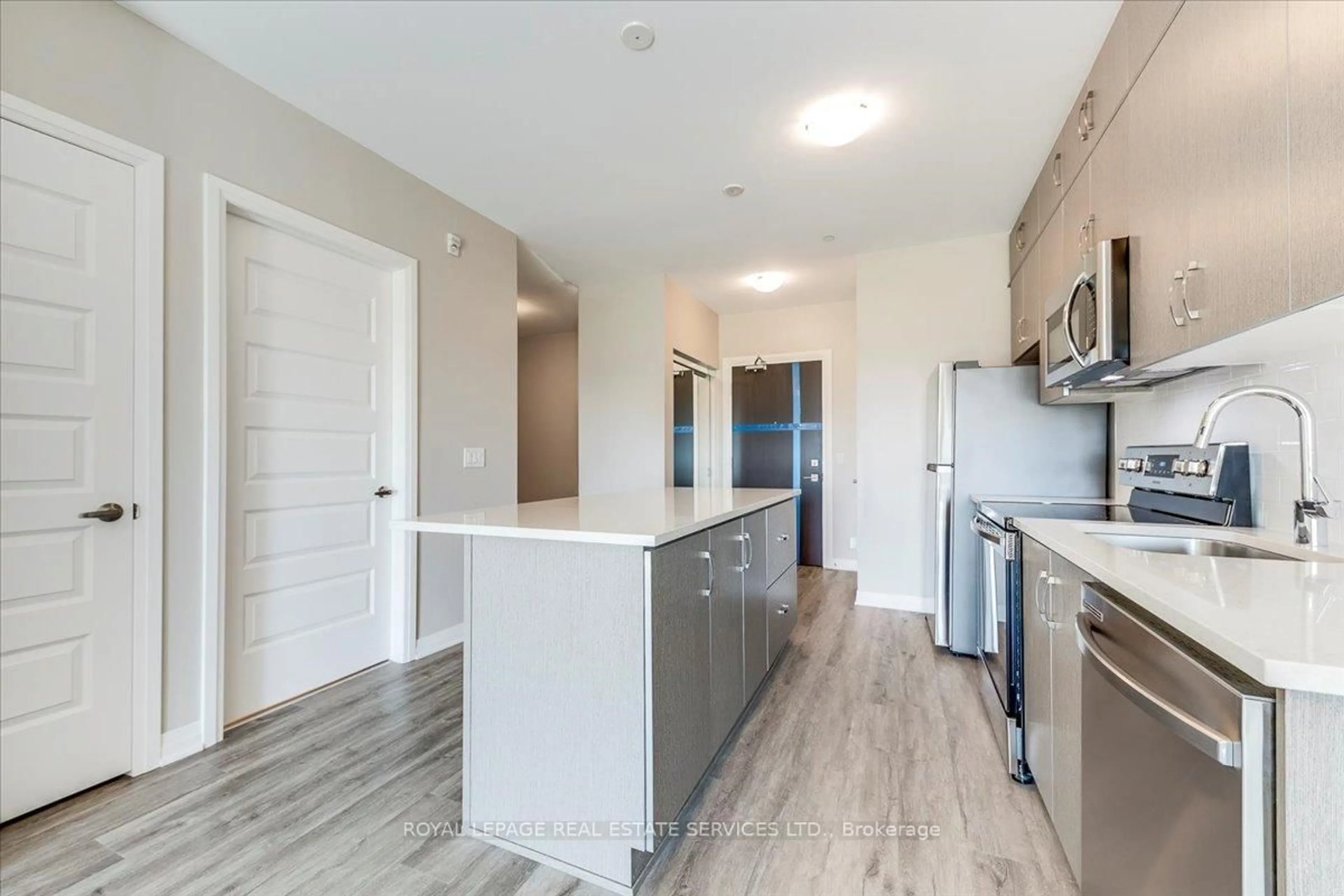 Open concept kitchen, unknown for 102 Grovewood Common #414, Oakville Ontario L6H 0X2