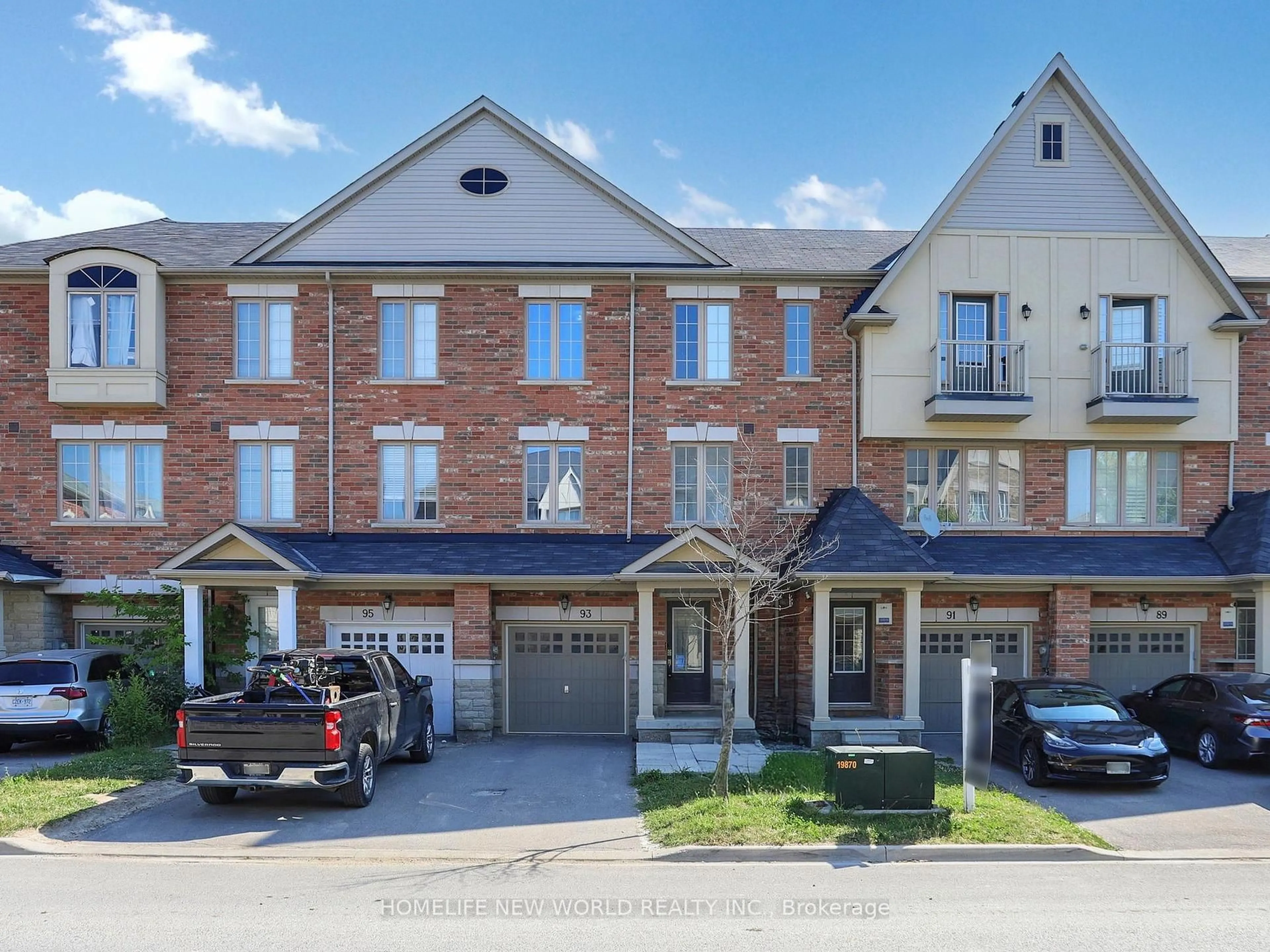 A pic from outside/outdoor area/front of a property/back of a property/a pic from drone, street for 93 New Pines Tr, Brampton Ontario L6Z 0V4