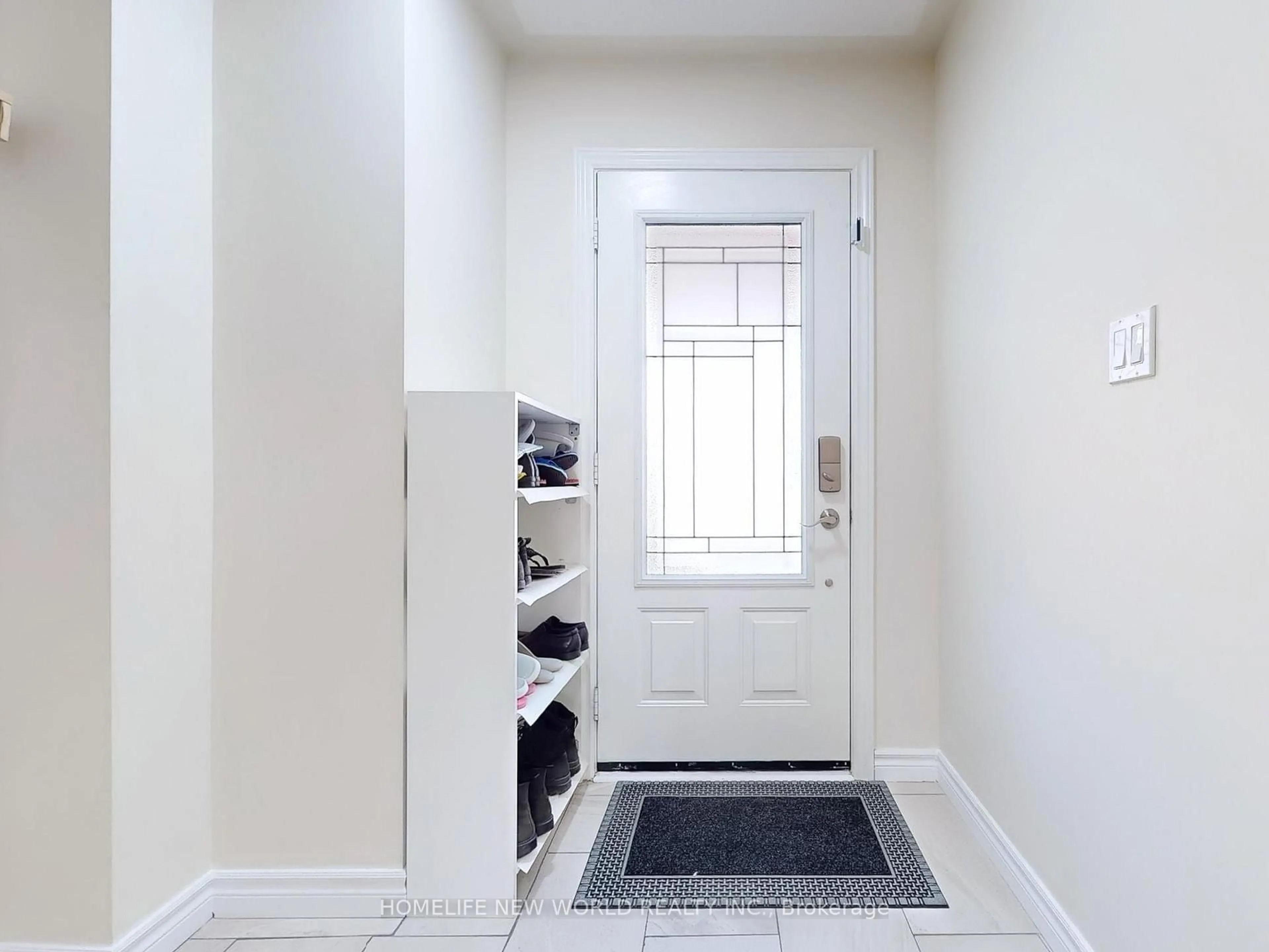 Indoor entryway for 93 New Pines Tr, Brampton Ontario L6Z 0H8