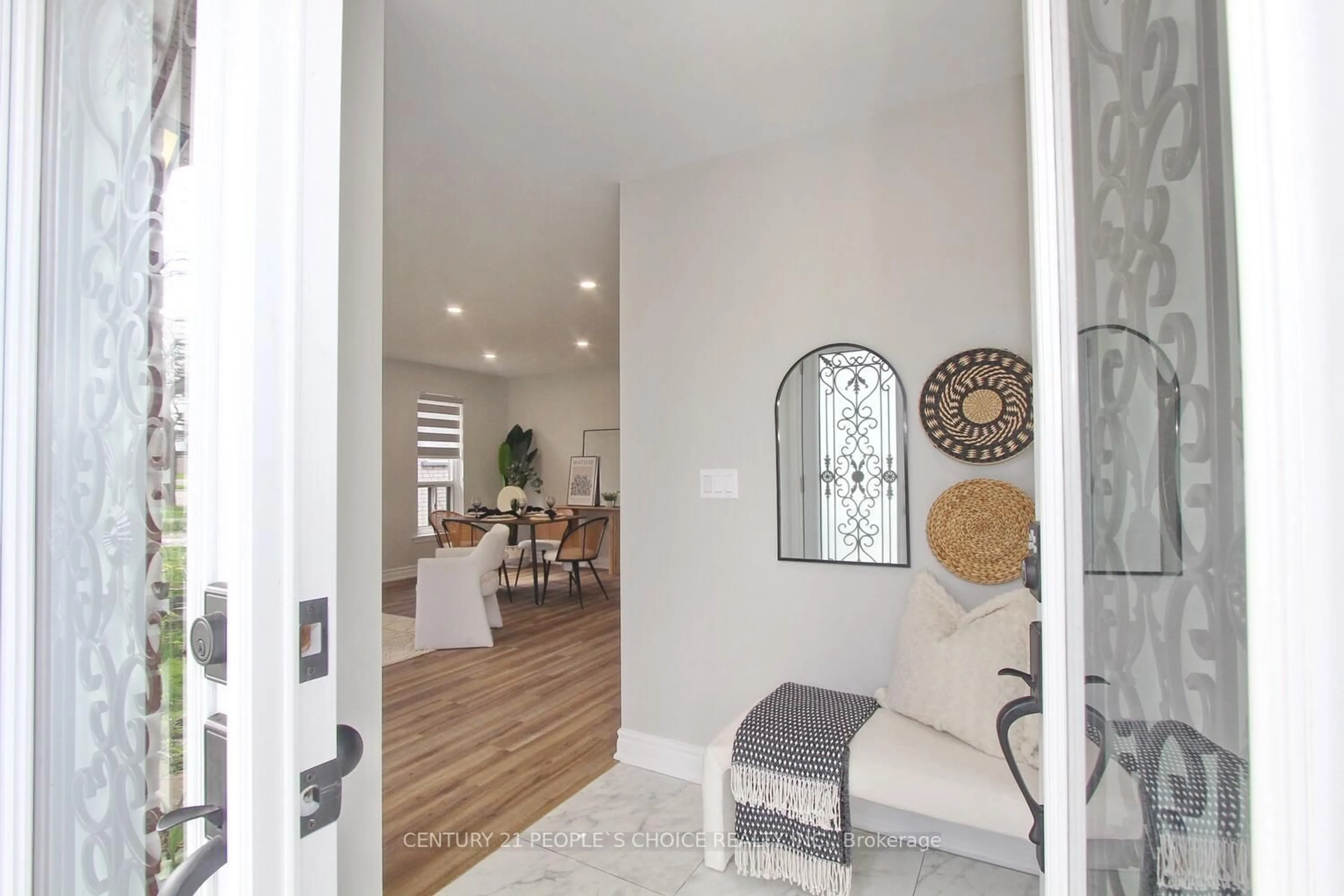 Indoor entryway for 6 Midhurst Dr, Toronto Ontario M9V 1Z7