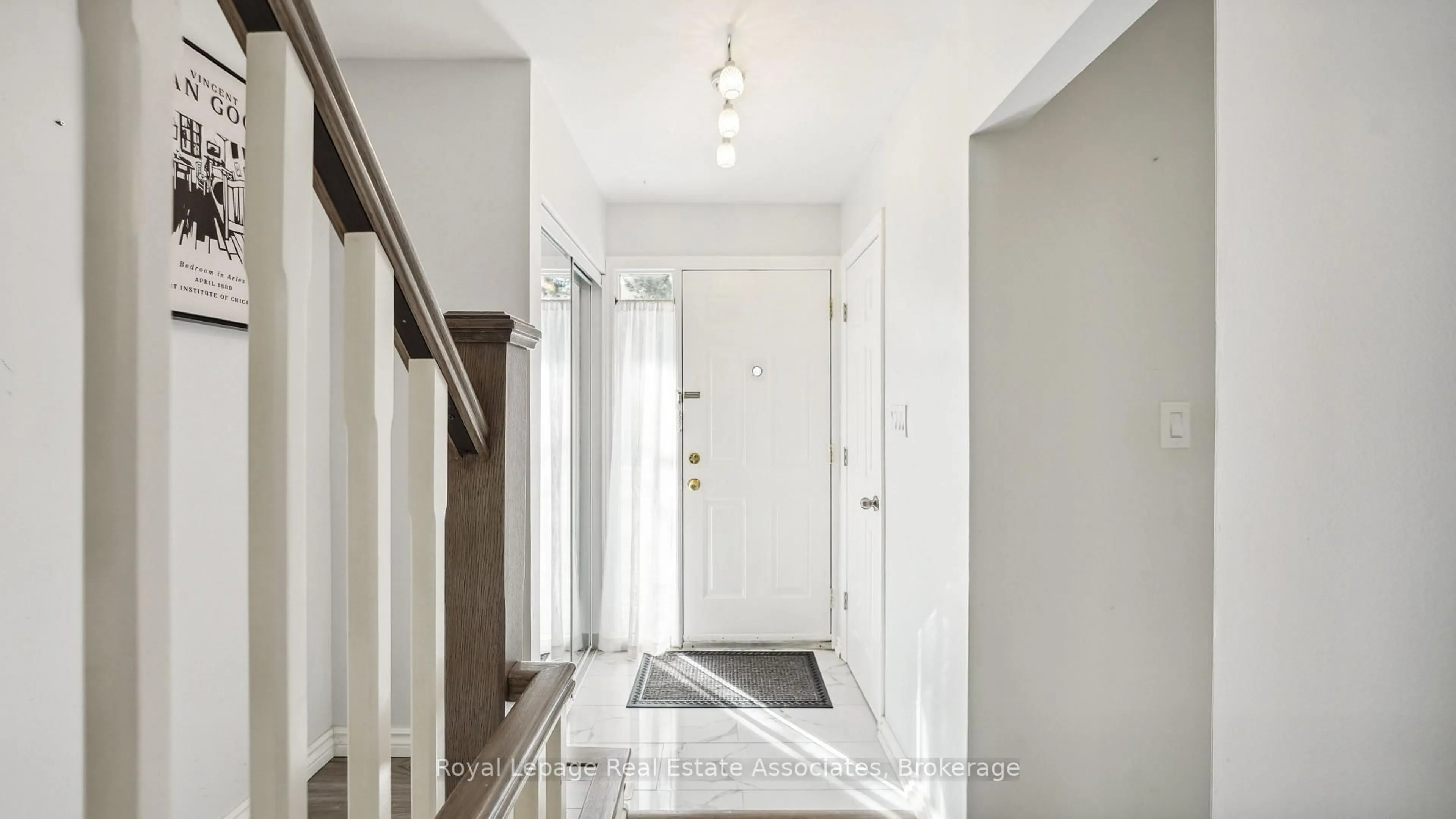 Indoor entryway for 6855 Glen Erin Dr #20, Mississauga Ontario L5N 1P6